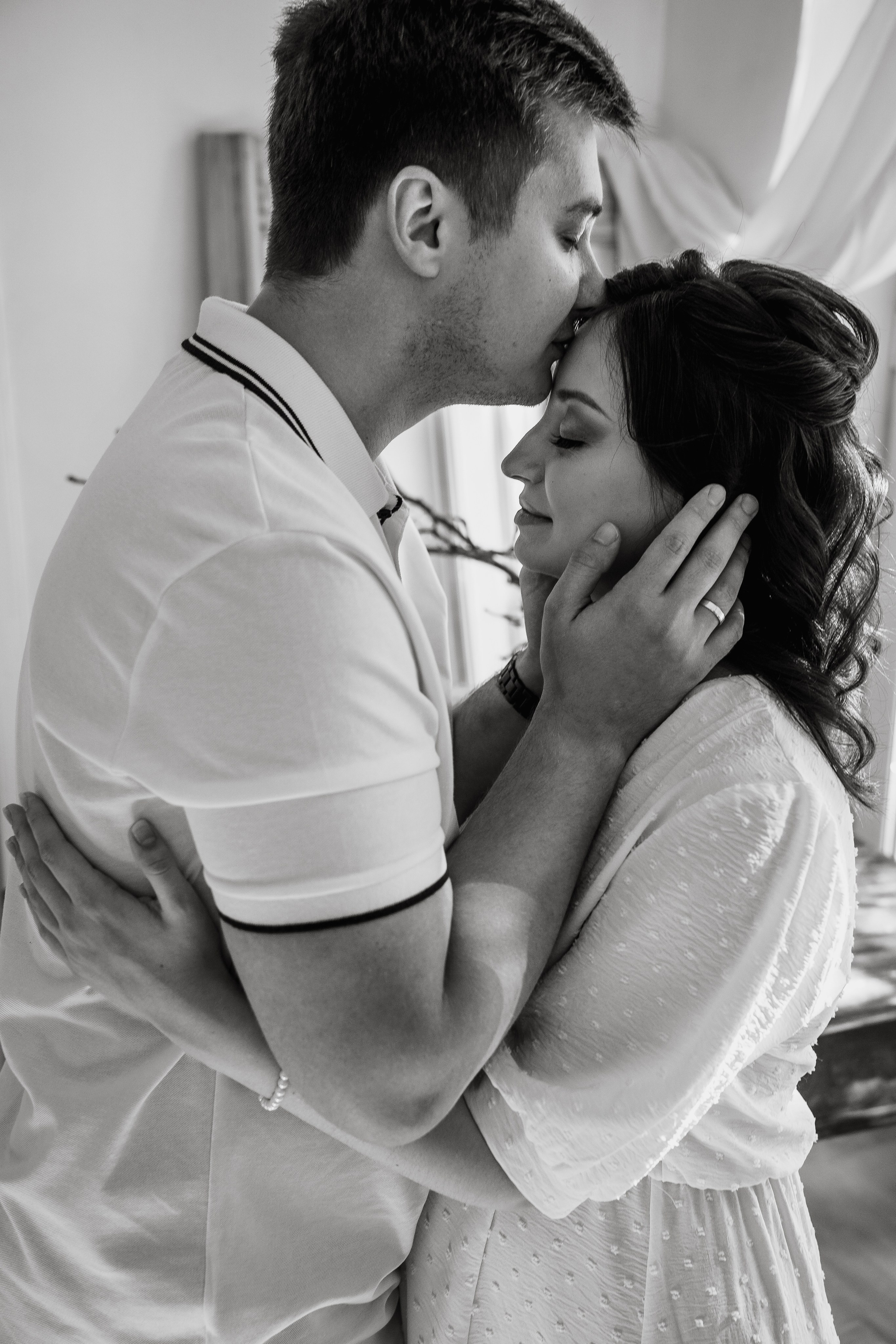 Cozy Maternity Photography at Home – Soft & Emotional Motherhood Moments. Alisa Tant — Family and newborn photographer Bucks County, Montgomery county, Philadelphia, NJ