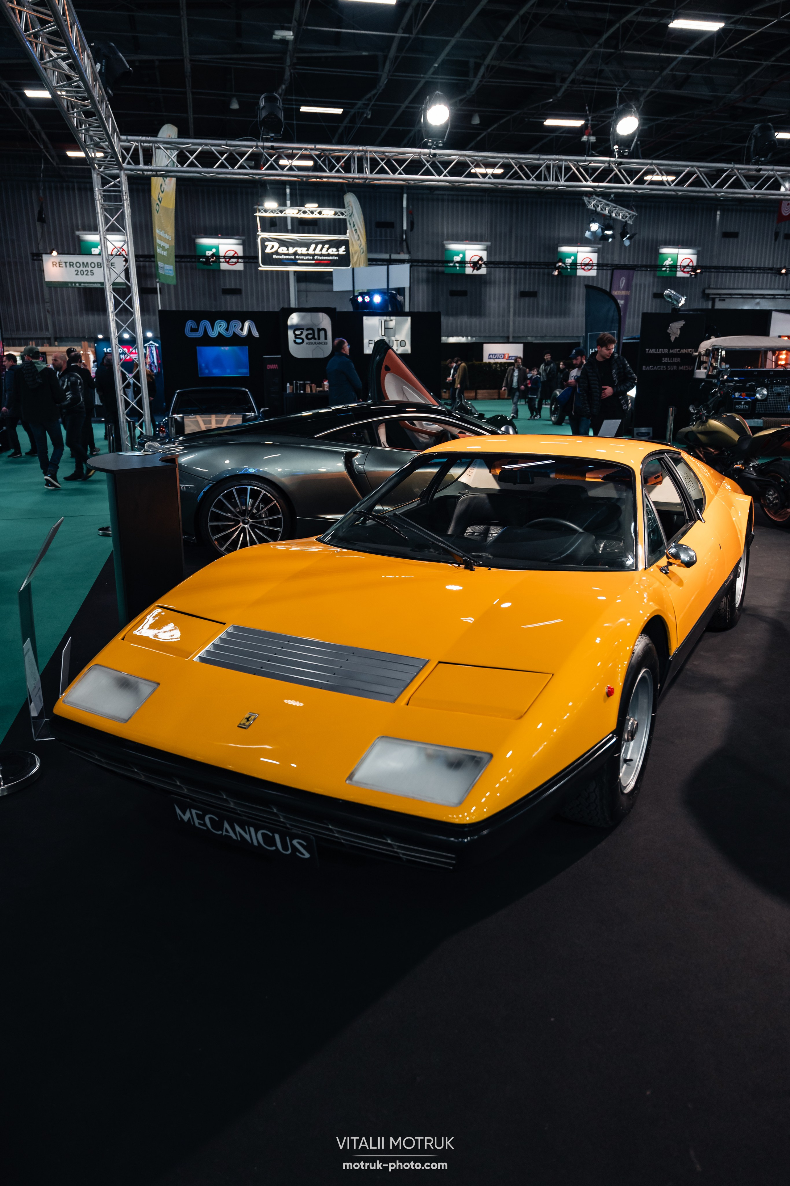 Retromobile-2024. Photographe de voitures à Paris — Vitalii Motruk