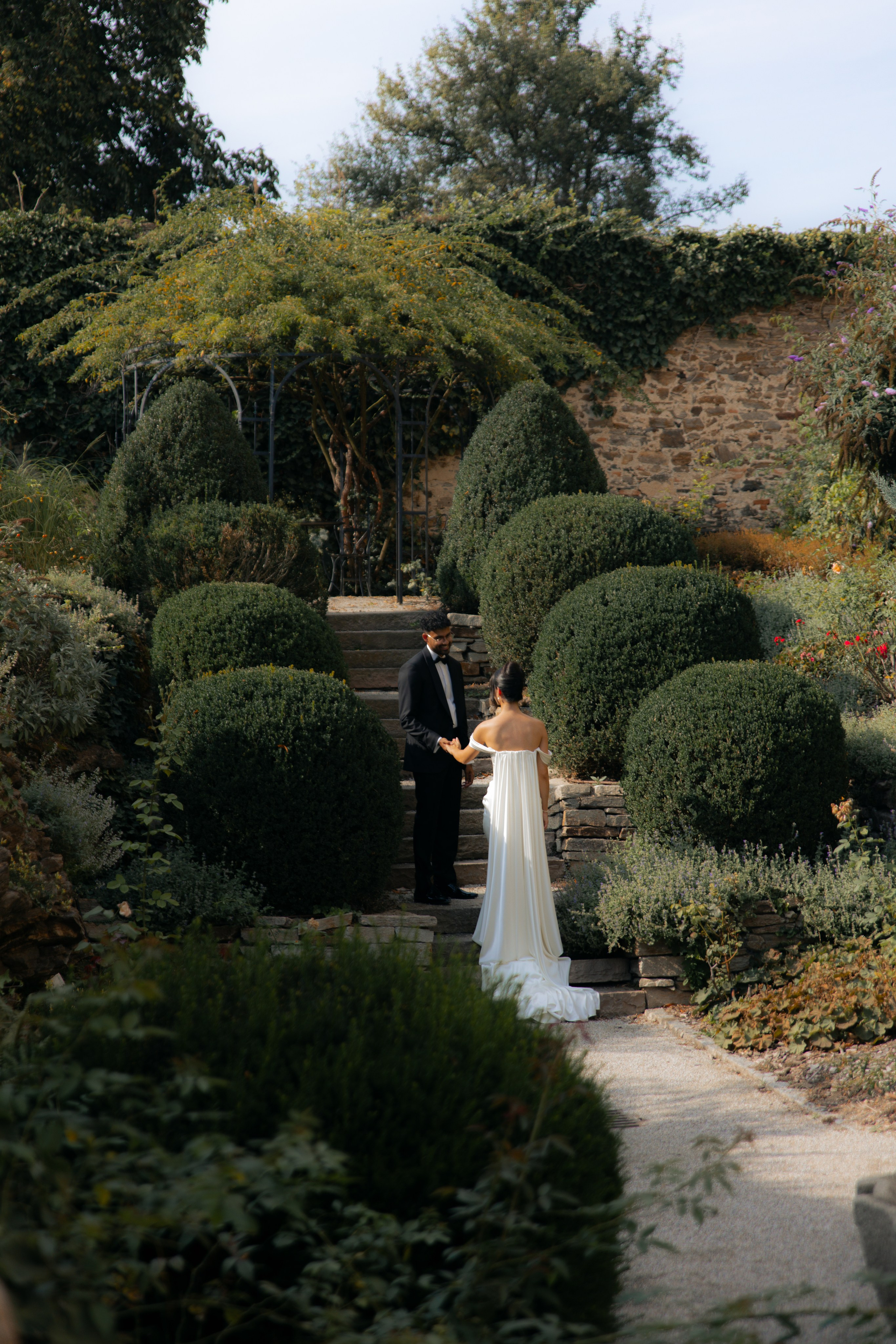 Schloss Rosenburg wedding photography capturing emotional moments, breathtaking scenery, and timeless love.