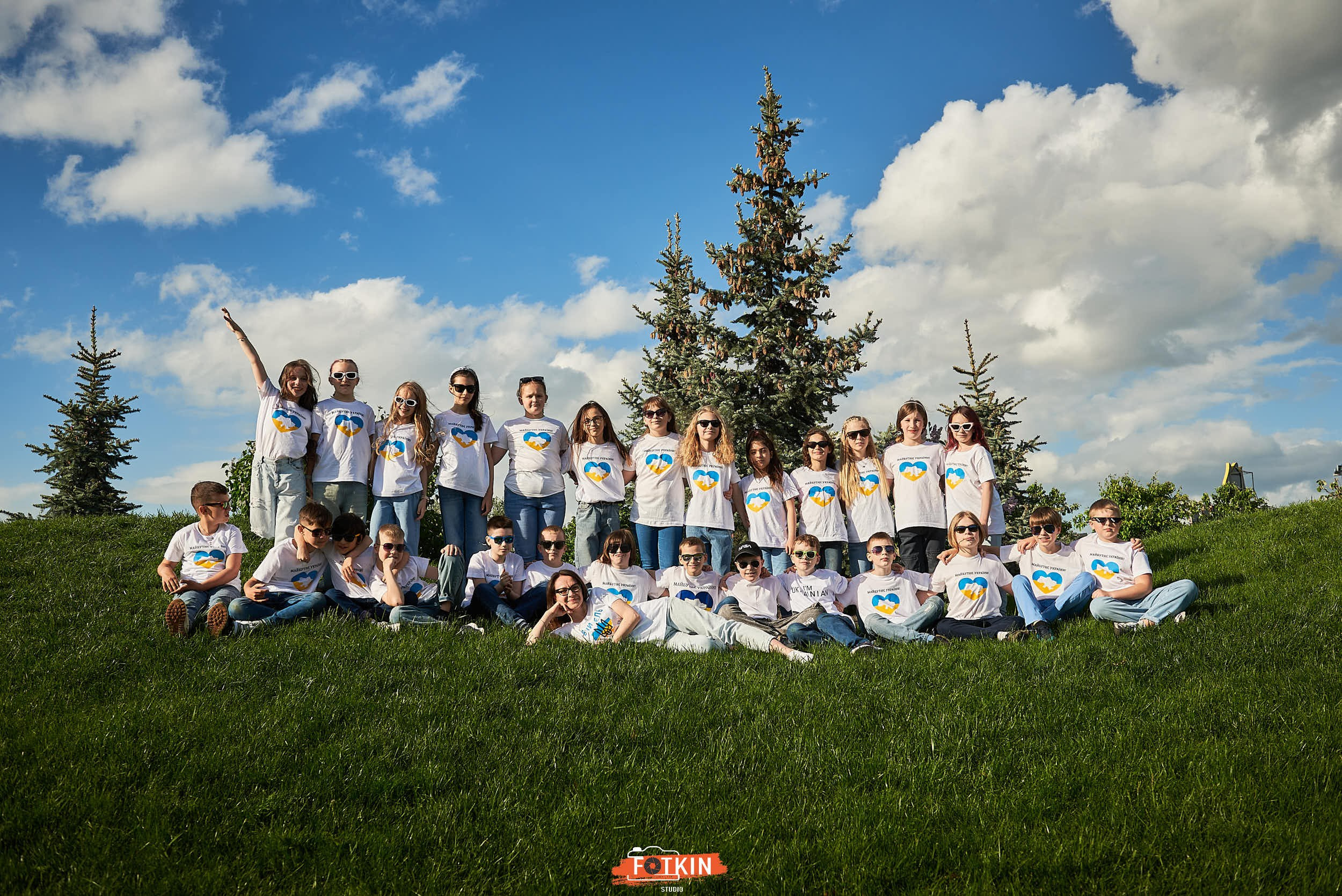 Випускні альбоми для 1- 4 класу у Дніпрі та області. Випускні альбоми фотокниги Київ та Дніпро