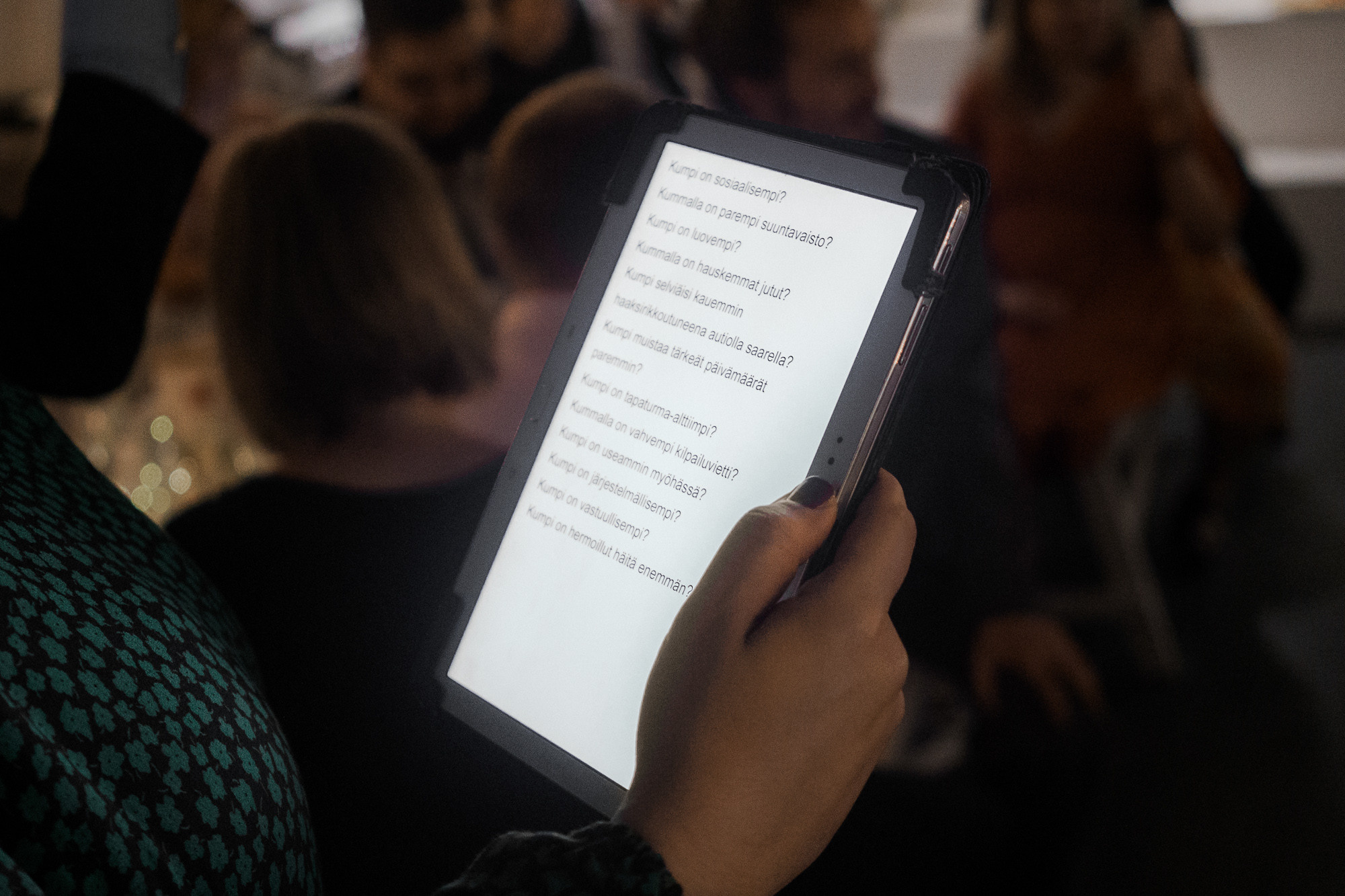 Syksyinen hääkuvaus Helsingissä: Sokos hotelli, ortodoksinen vihkiminen ja Relandersgrund Majakkalaiva