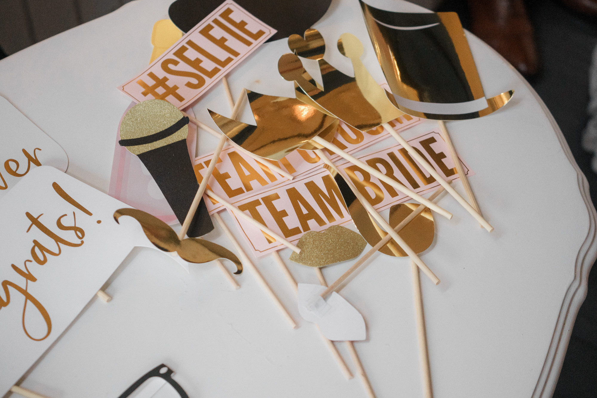 Syksyinen hääkuvaus Helsingissä: Sokos hotelli, ortodoksinen vihkiminen ja Relandersgrund Majakkalaiva