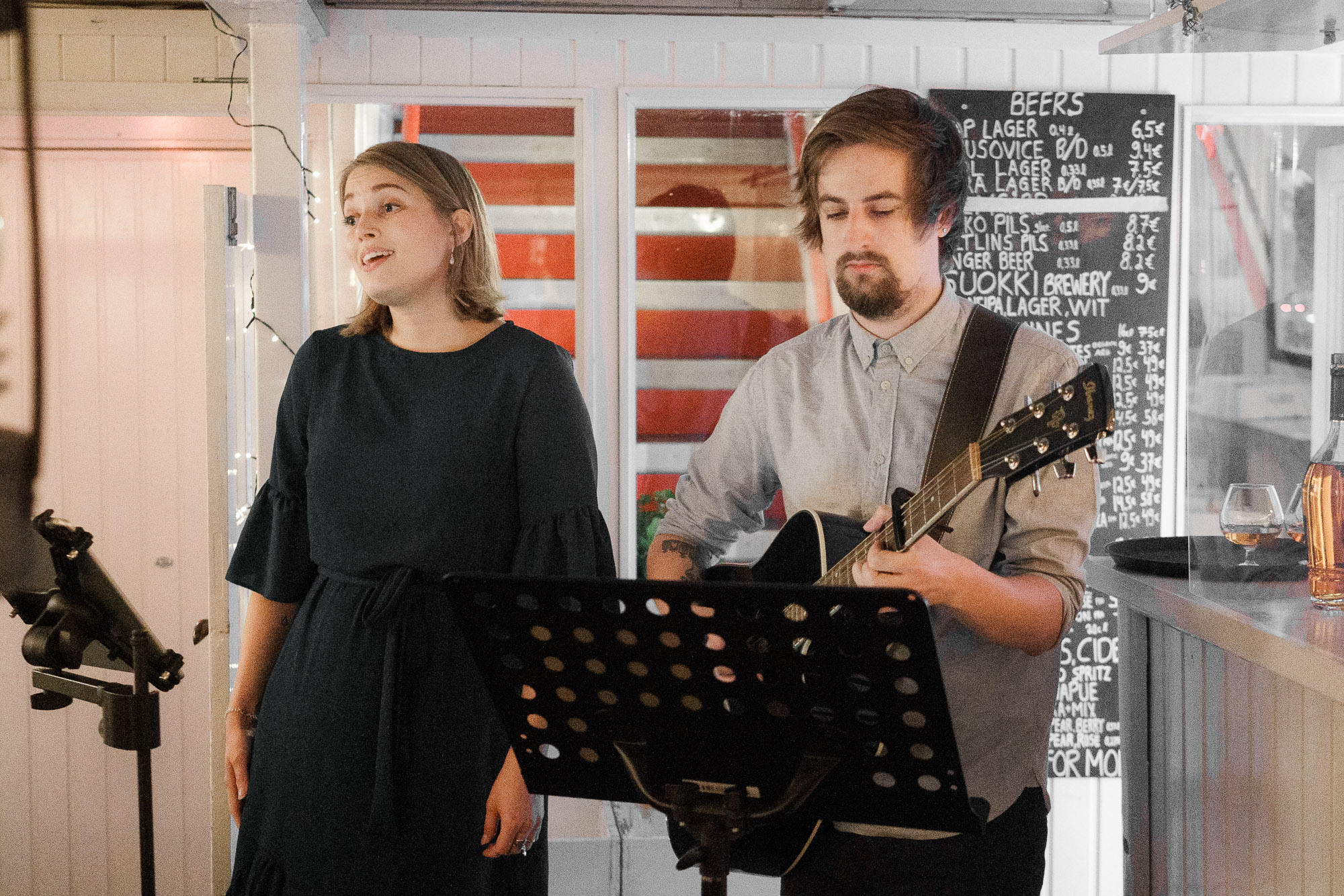 Syksyinen hääkuvaus Helsingissä: Sokos hotelli, ortodoksinen vihkiminen ja Relandersgrund Majakkalaiva