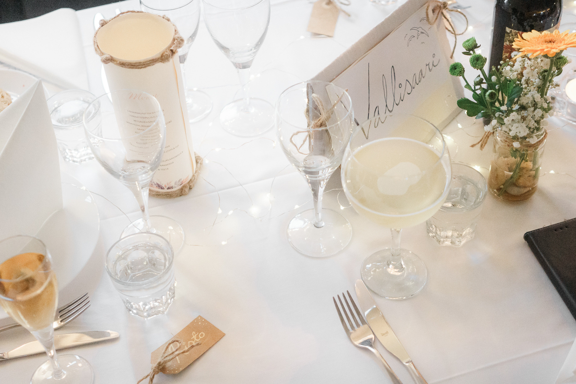 Syksyinen hääkuvaus Helsingissä: Sokos hotelli, ortodoksinen vihkiminen ja Relandersgrund Majakkalaiva