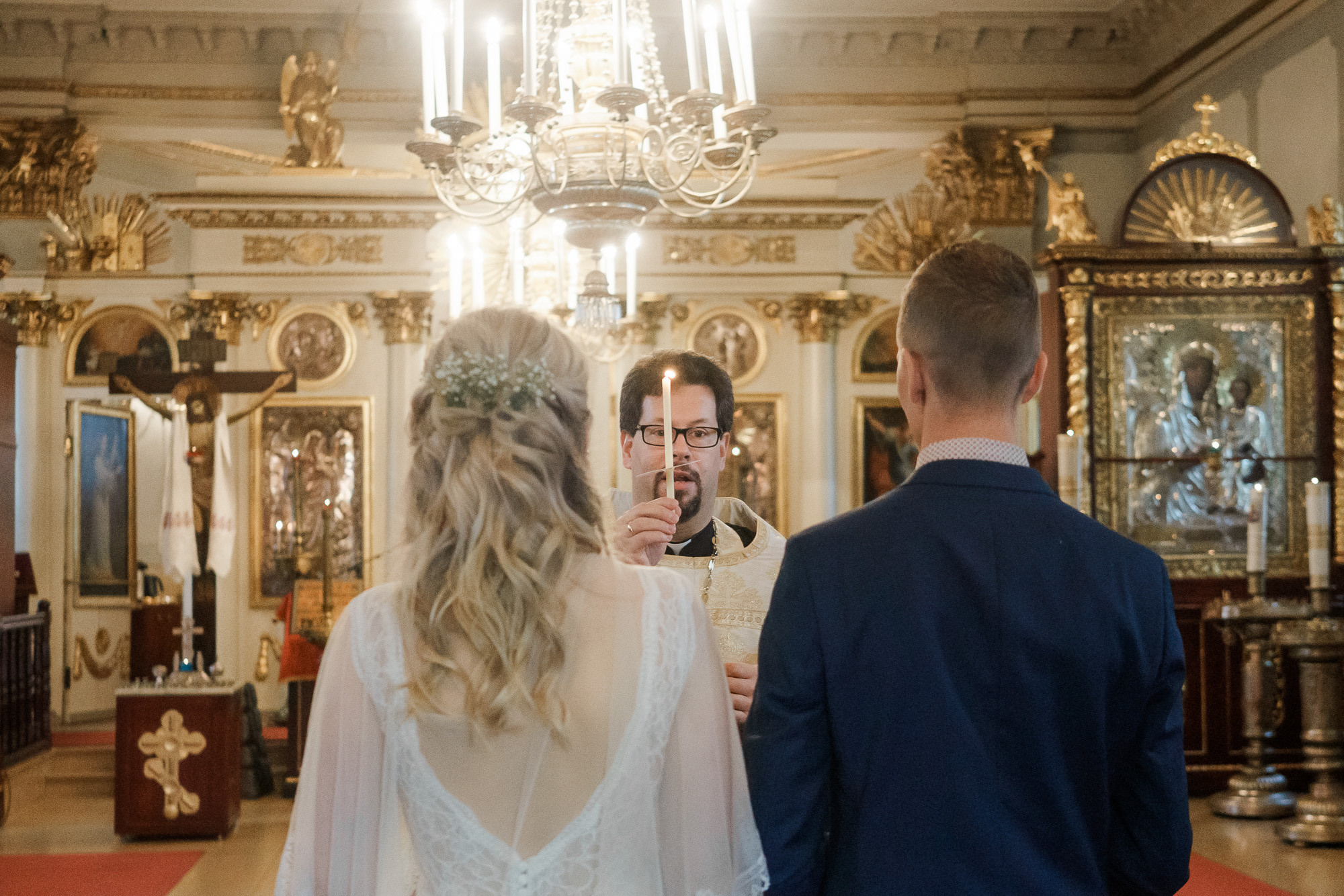 Syksyinen hääkuvaus Helsingissä: Sokos hotelli, ortodoksinen vihkiminen ja Relandersgrund Majakkalaiva