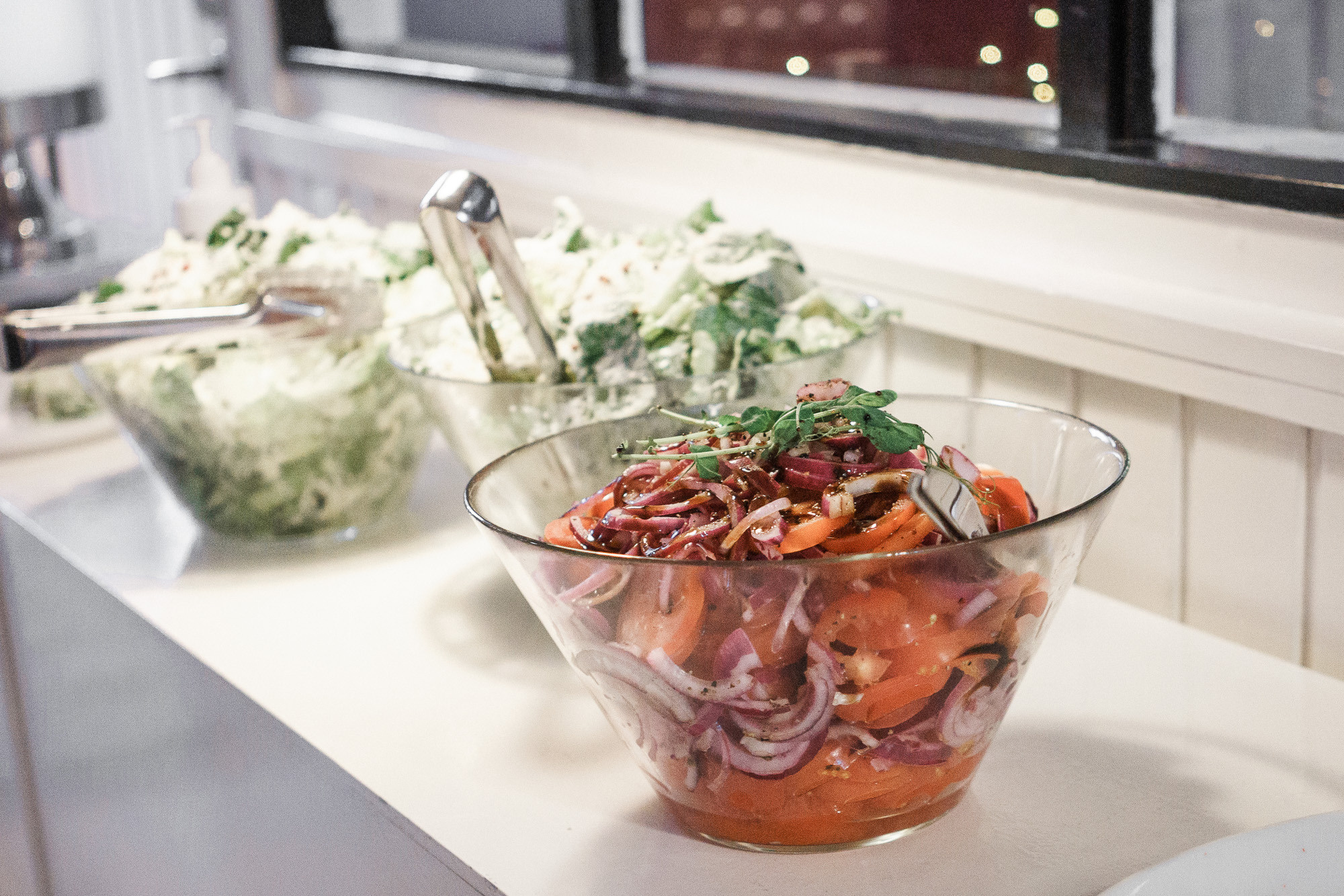 Syksyinen hääkuvaus Helsingissä: Sokos hotelli, ortodoksinen vihkiminen ja Relandersgrund Majakkalaiva