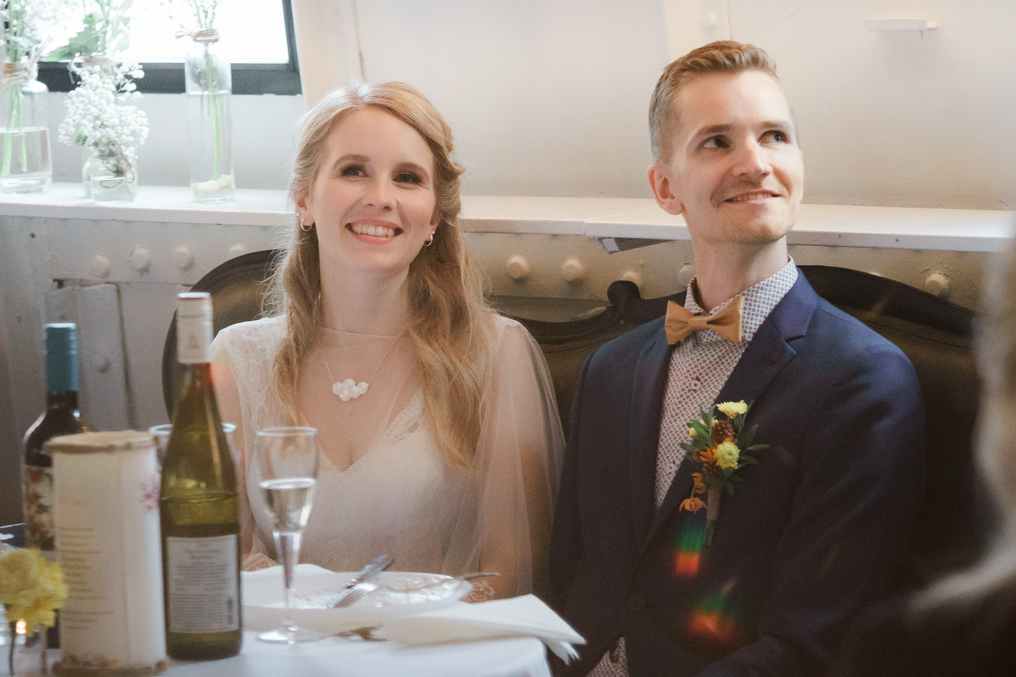 Syksyinen hääkuvaus Helsingissä: Sokos hotelli, ortodoksinen vihkiminen ja Relandersgrund Majakkalaiva