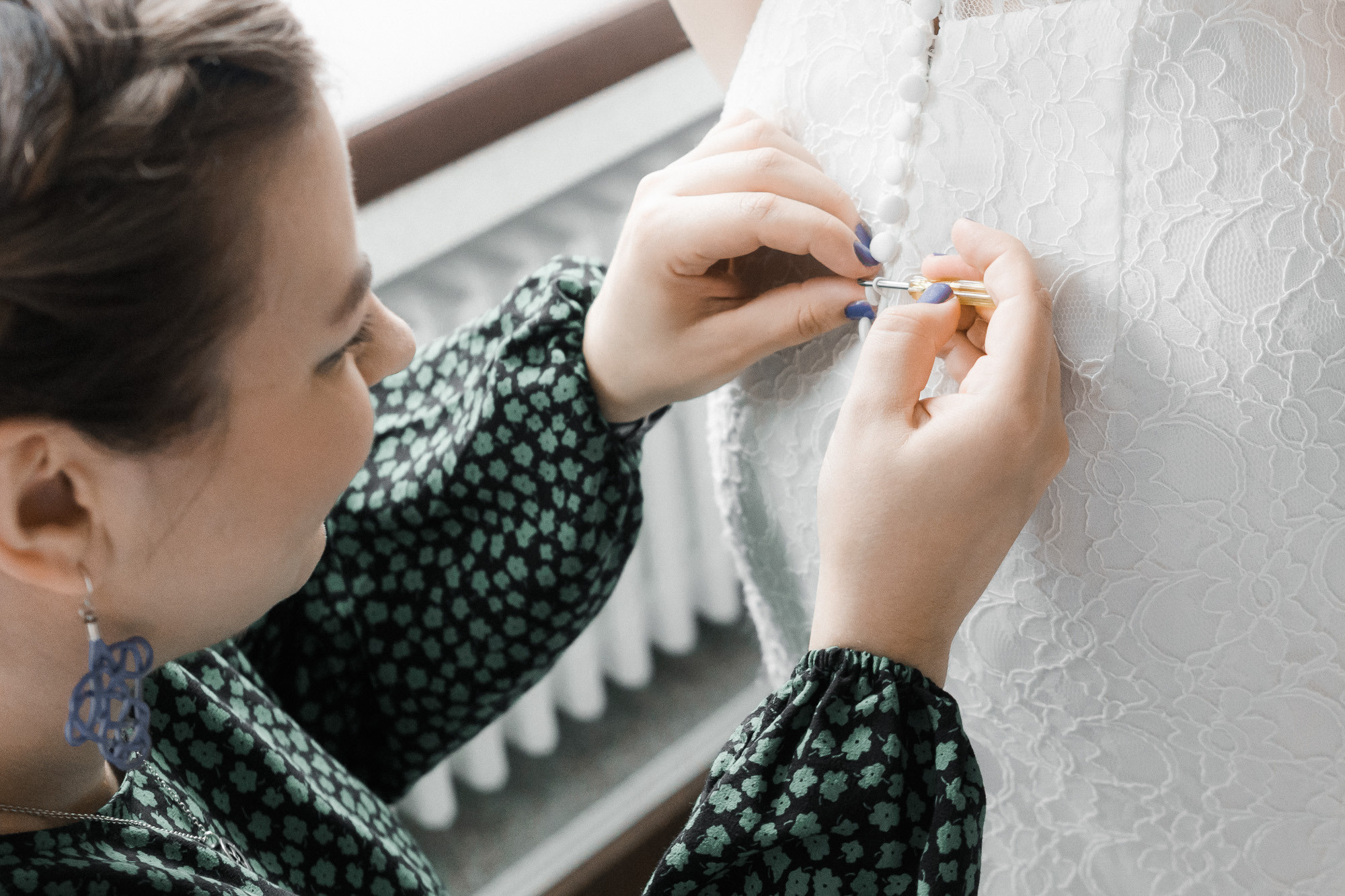 Syksyinen hääkuvaus Helsingissä: Sokos hotelli, ortodoksinen vihkiminen ja Relandersgrund Majakkalaiva