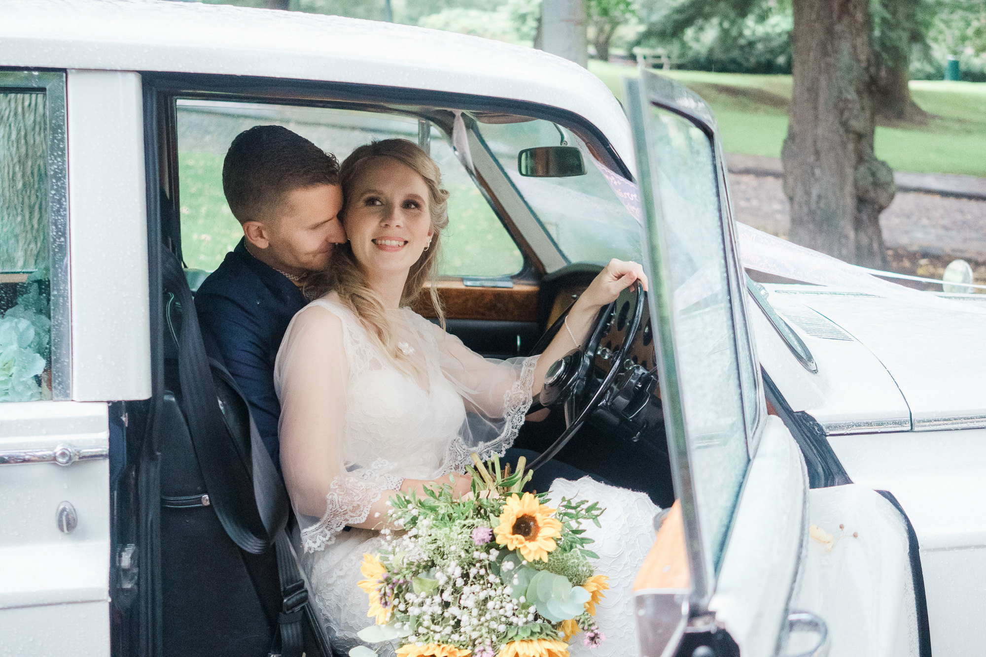 Syksyinen hääkuvaus Helsingissä: Sokos hotelli, ortodoksinen vihkiminen ja Relandersgrund Majakkalaiva