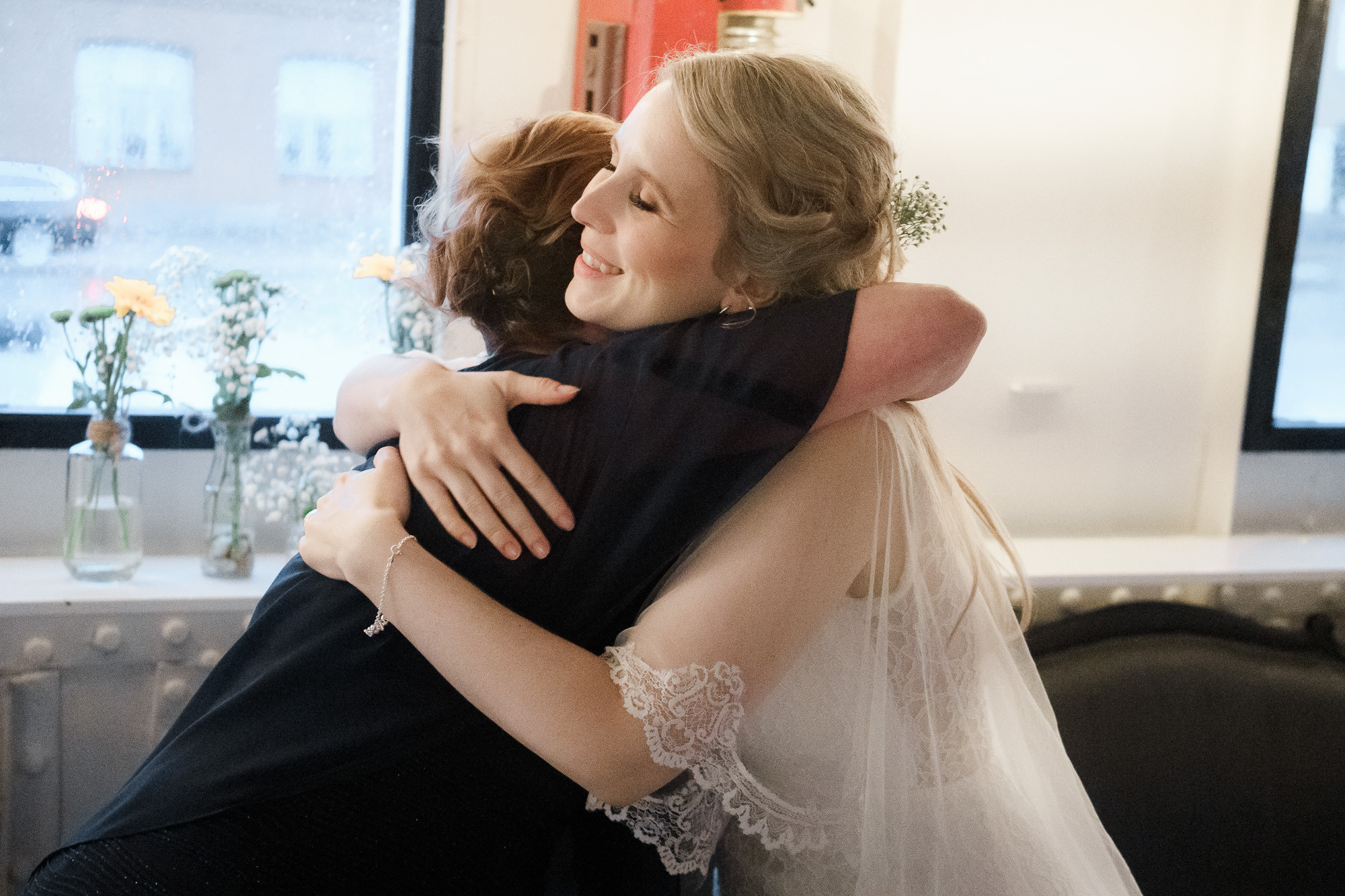 Syksyinen hääkuvaus Helsingissä: Sokos hotelli, ortodoksinen vihkiminen ja Relandersgrund Majakkalaiva