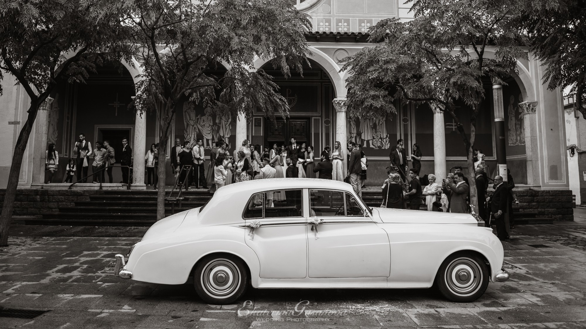 Llega la Novia… ¿Has pensado del coche que te lleve al altar?. Fotógrafa Ekaterina Gasanova - sesiones de fotos en Barcelona
