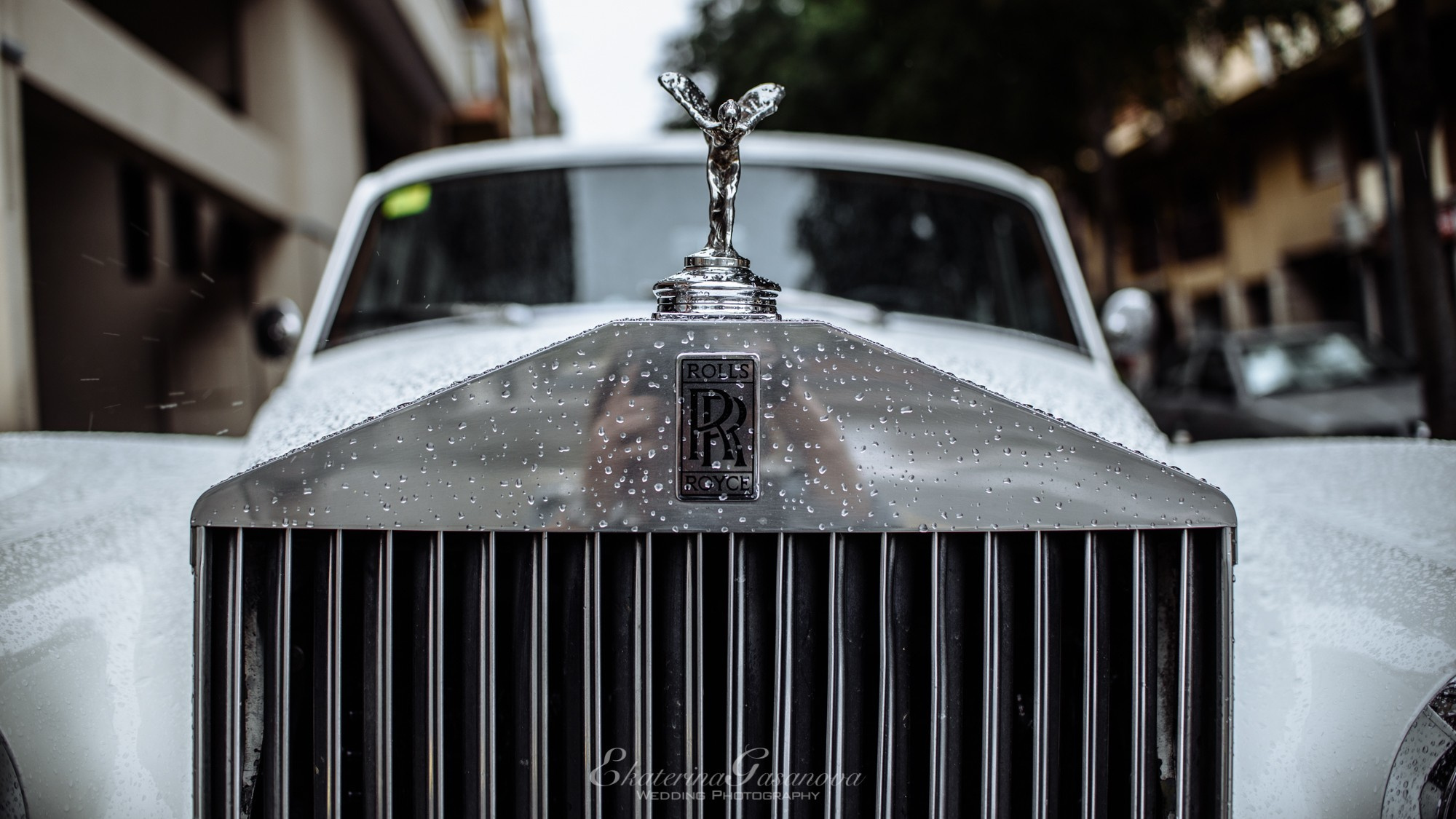 Llega la Novia… ¿Has pensado del coche que te lleve al altar?. Fotógrafa Ekaterina Gasanova - sesiones de fotos en Barcelona