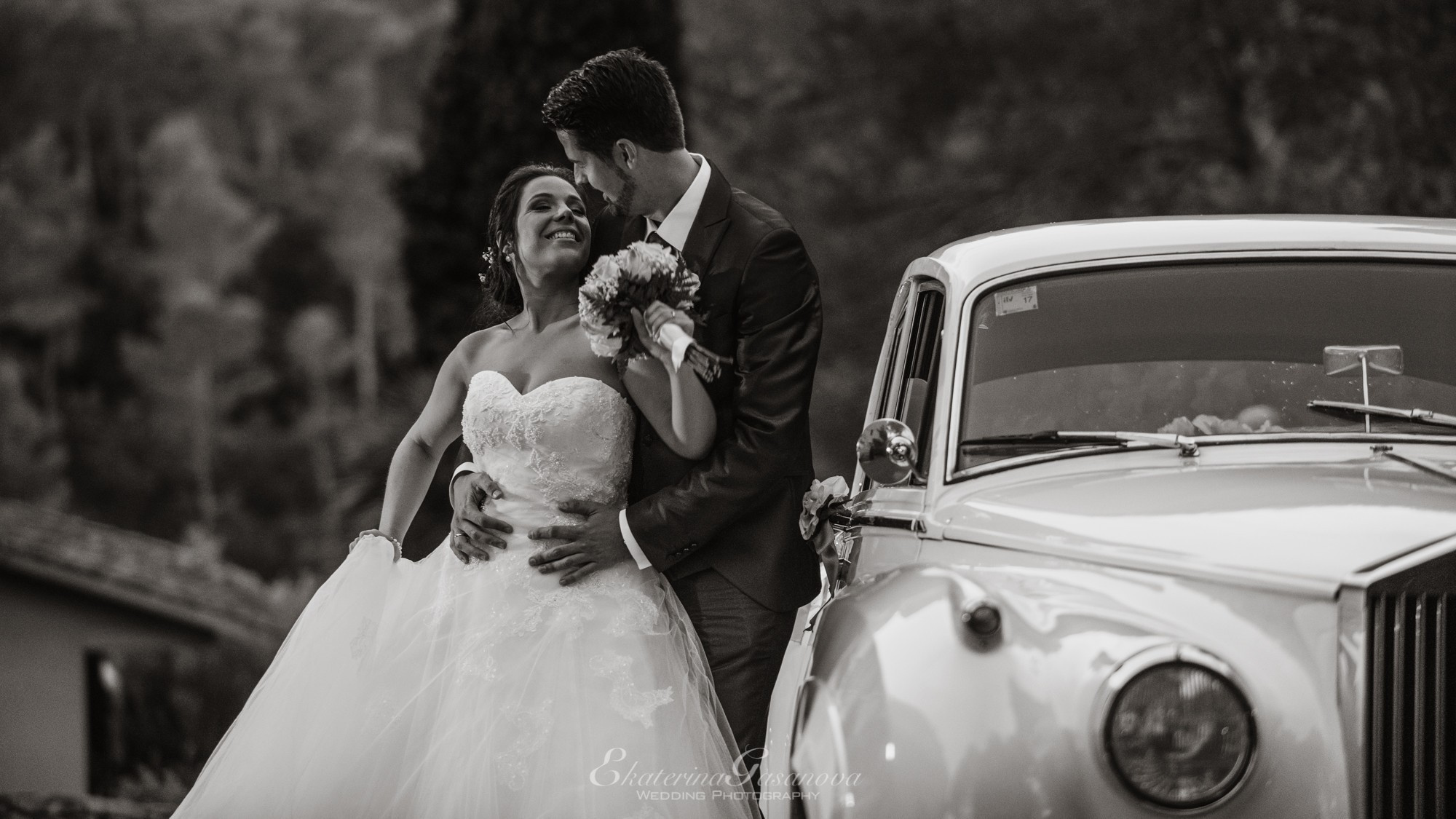 Llega la Novia… ¿Has pensado del coche que te lleve al altar?. Fotógrafa Ekaterina Gasanova - sesiones de fotos en Barcelona