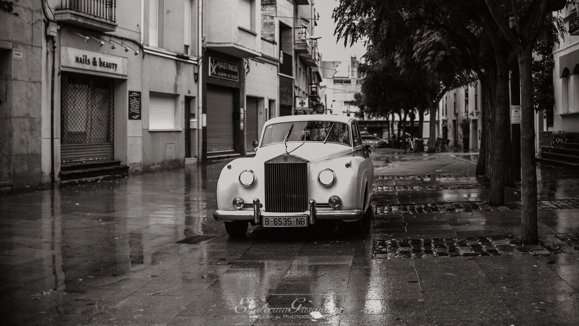 Llega la Novia… ¿Has pensado del coche que te lleve al altar?. Fotógrafa Ekaterina Gasanova - sesiones de fotos en Barcelona