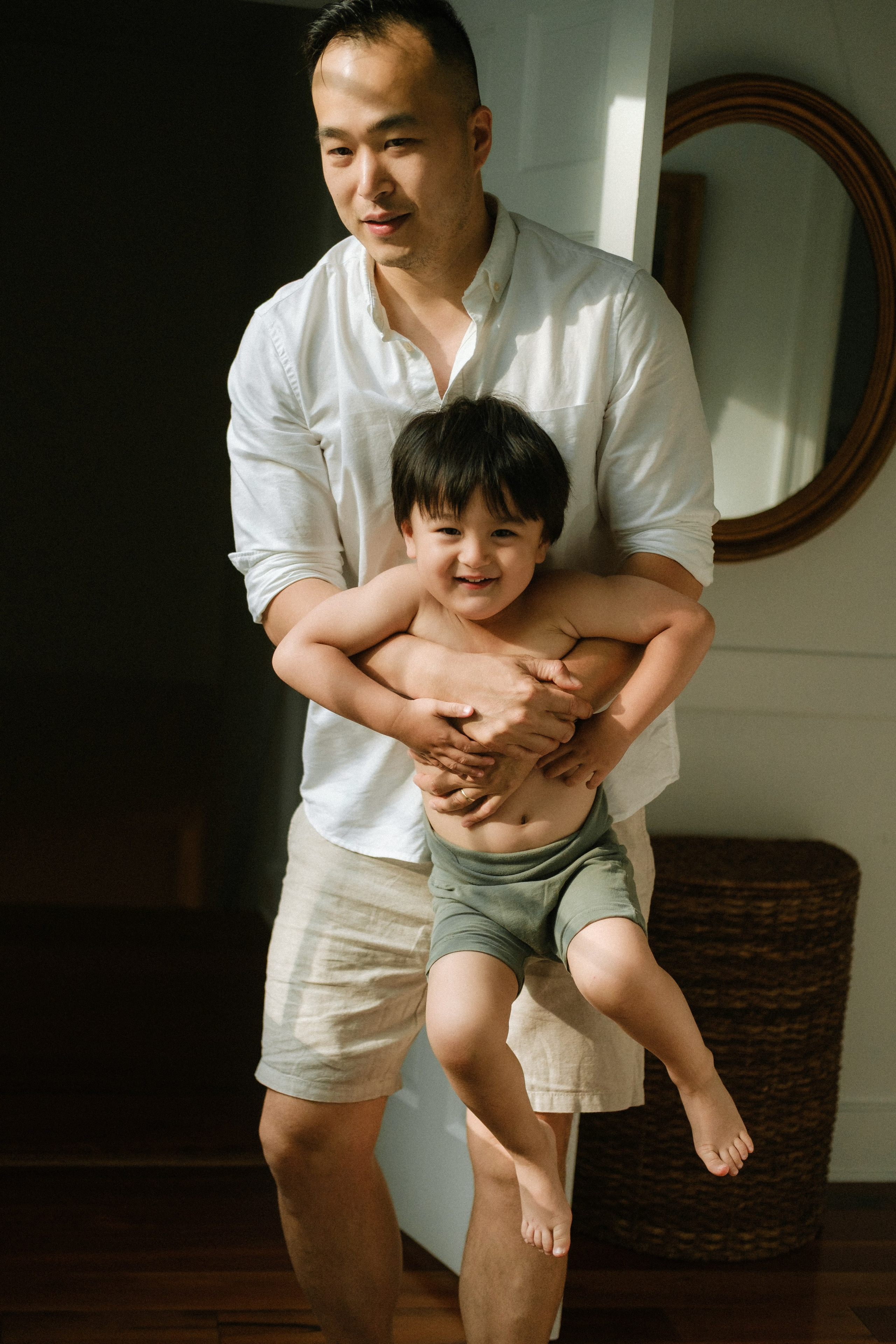 Cozy In-Home Family Photo Session in a Historic Richmond Victorian Home. Family Photographer Anna Dobrovolskaia | Richmond, VA