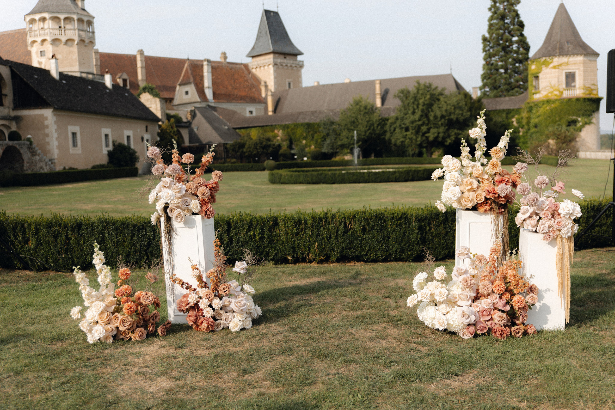 Elegant Castle Wedding in Austria | Alwin & Ruth’s Fairytale Celebration. Wedding photographer and videographer based in Timisoara, Romania