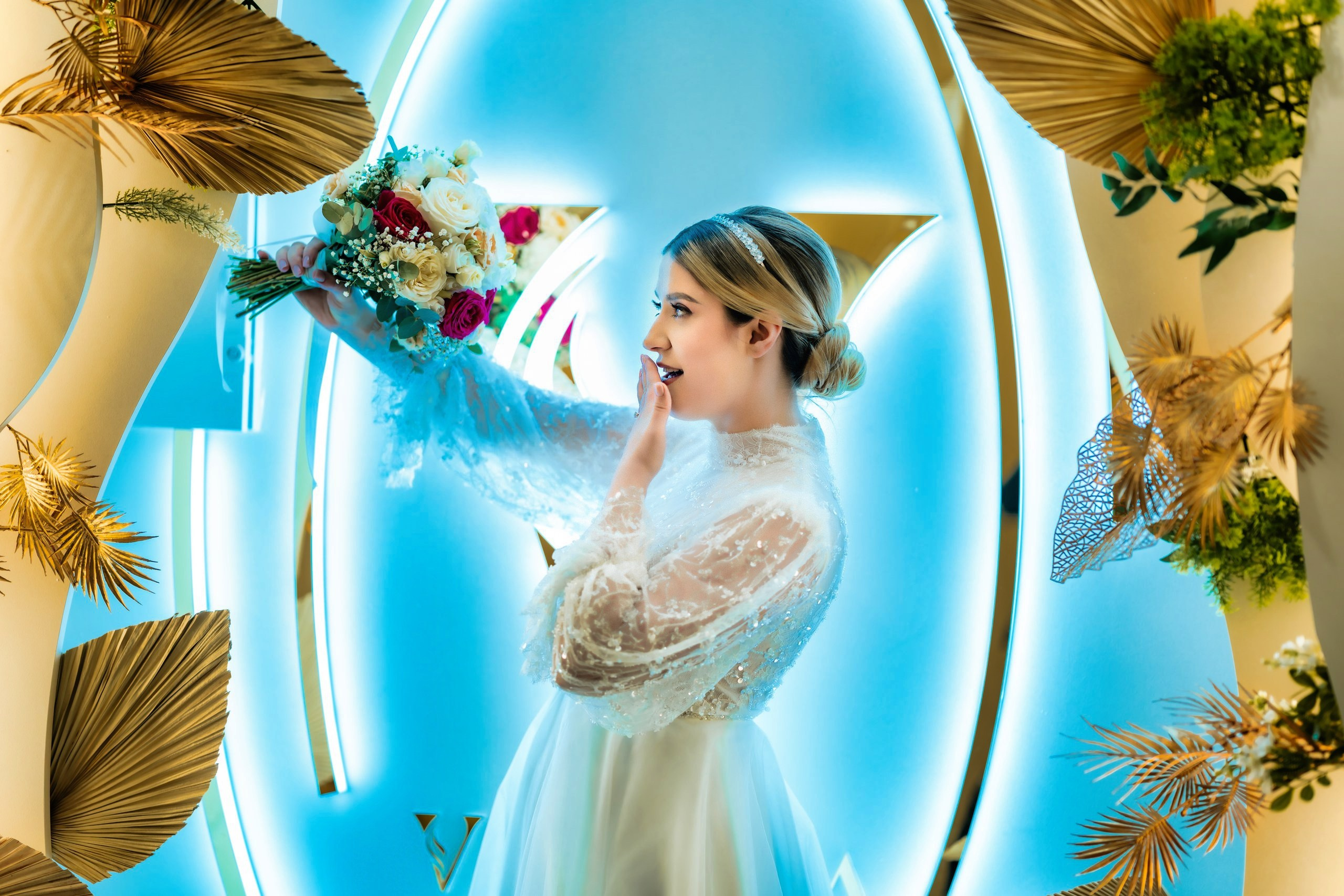 Fotograf nuntă Târgu Neamț – Samuel și Roxana, fotografie autentică realizată de AlinoFotoStudio 2. Fotograf nuntă Iași, Bacău, Suceava și Botoșani – Alin Chirilă surprinzând momente reale de nuntă 3. Fotografie de nuntă cu emoție și credință – AlinoFotoStudio, fotograf povestitor 4. Fotograf profesionist nuntă în Moldova – cadre naturale și pline de emoție 5. Alin Chirilă fotograf nuntă – poveste reală surprinsă prin fotografie 6. Fotograf nuntă cu stil documentar – momente autentice din ziua nunții Pregătiri mireasă acasă – fotografie naturală realizată de Alin Chirilă fotograf nuntă 8. Detalii din ziua nunții – fotograf nuntă Iași și Botoșani, AlinoFotoStudio 9. Emoții din dimineața nunții – fotograf profesionist Moldova 10. Cadre autentice din pregătiri – fotograf nuntă Suceava și Bacău Ceremonie religioasă nuntă – moment emoționant surprins de fotograf Alin Chirilă 12. Nuntă cu valori creștine – fotografie din biserică realizată cu discreție 13. Rugăciune și emoție în ziua nunții – fotograf nuntă Târgu Neamț 14. Legământ în fața lui Dumnezeu – fotografie de nuntă autentică 15. Fotograf nuntă biserică – momente sincere și pline de semnificație Petrecere de nuntă – cadre naturale realizate de AlinoFotoStudio 17. Bucurie și dans la nuntă – fotograf nuntă Iași și împrejurimi 18. Momente autentice de la restaurant – fotograf nuntă Bacău Suceava 19. Atmosferă de nuntă surprinsă discret – Alin Chirilă fotograf -AlinoFotoStudio – fotograf nuntă cu abordare naturală și emoțională 21. Alin Chirilă fotograf – povestitor prin fotografie de nuntă 22. Fotograf nuntă în Moldova – stil documentar și autentic 23. Fotografie de nuntă sinceră și elegantă – AlinoFotoStudio- Fotograf nuntă Iași Bacău Suceava Botoșani – Alin Chirilă AlinoFotoStudio 26. Fotograf nuntă Târgu Neamț și Moldova – fotografie profesională de eveniment 27. Fotograf nuntă cu valori creștine și stil documentar – AlinoFotoStudio - Alin Chirilă – AlinoFotoStudio Fotograf nuntă Iași • Bacău • Suceava • Botoșani - Samuel & Roxana, Târgu Neamț -Momente reale, trăite sincer și păstrate pentru totdeauna.