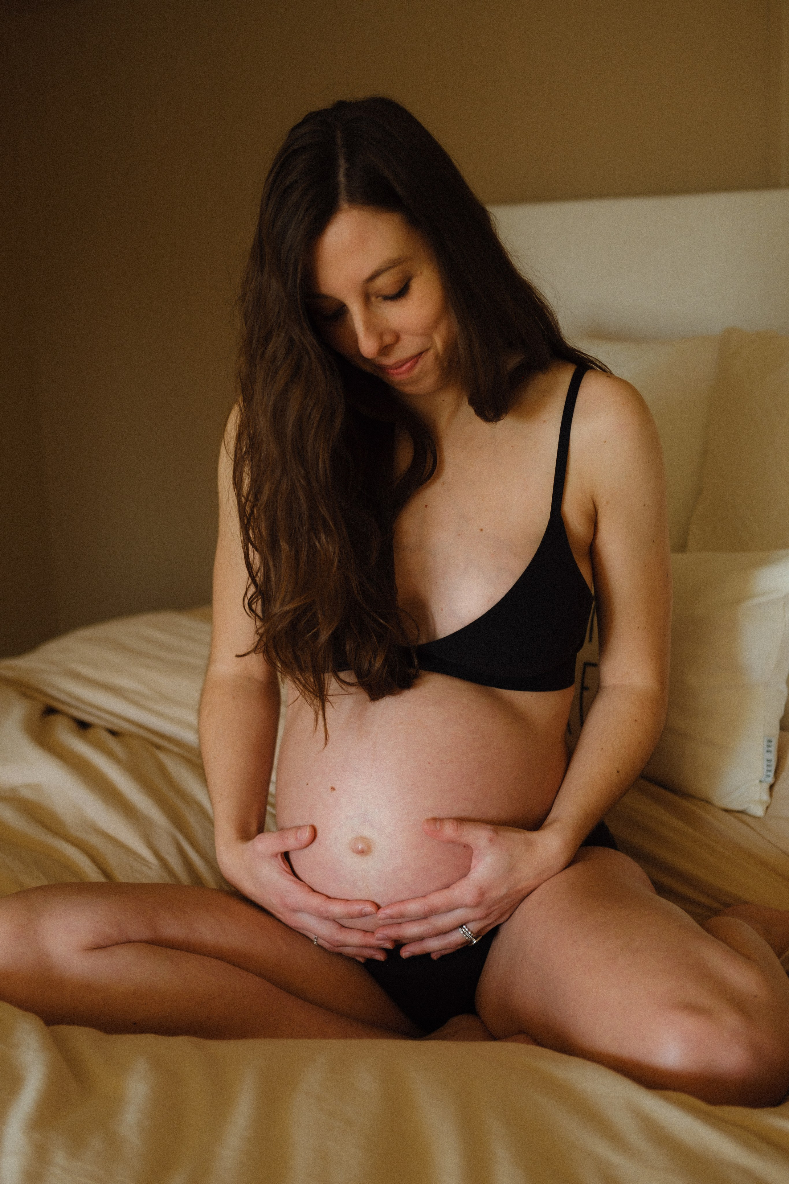 Maternity Photography Portfolio | Artistically capturing pregnancy in Richmond, VA. Family Photographer Richmond VA | Anna Dobrovolskaia