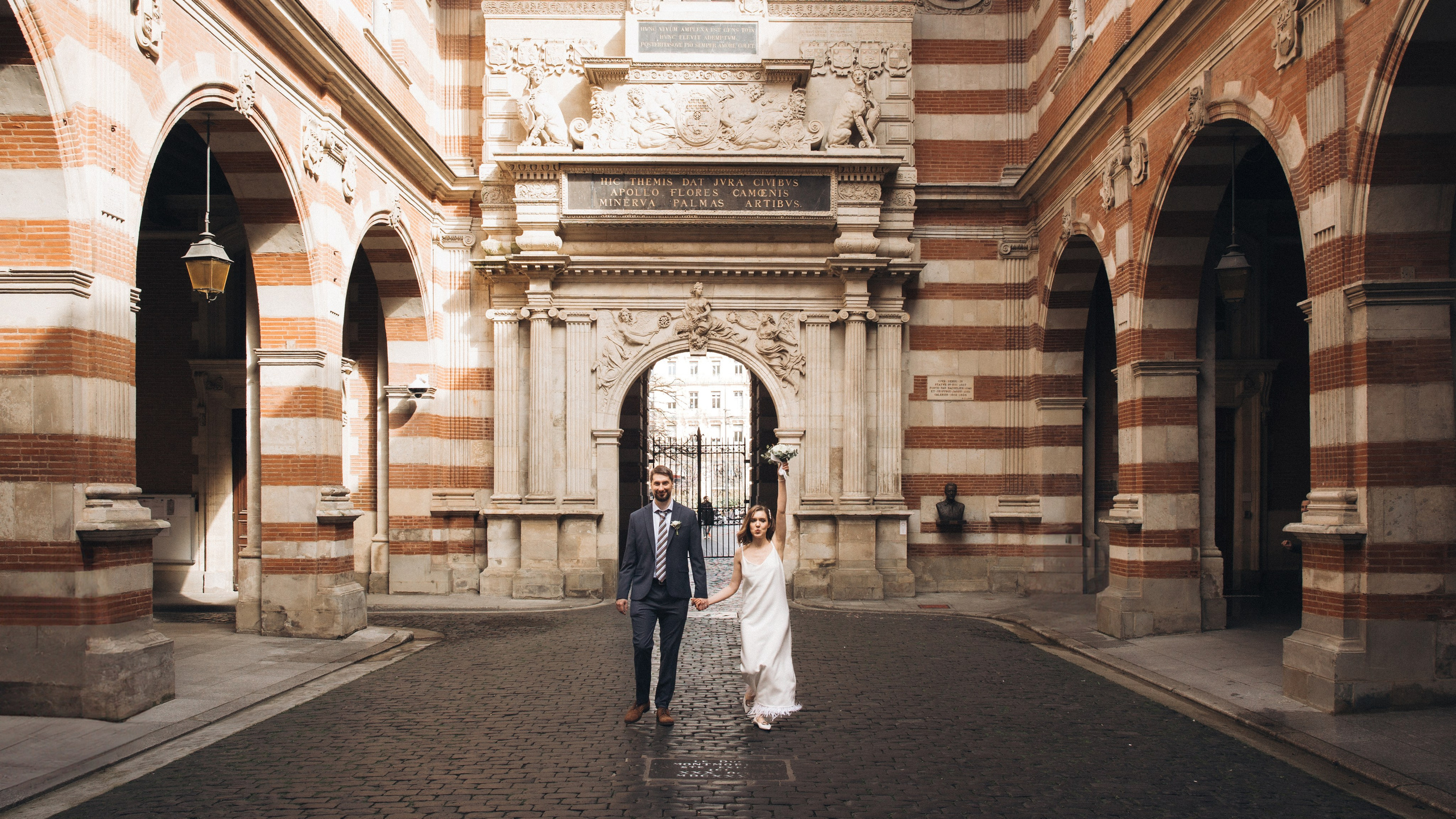 Elopment in Toulouse. Eugénie Smirnova — your photographer in Toulouse and southwest France