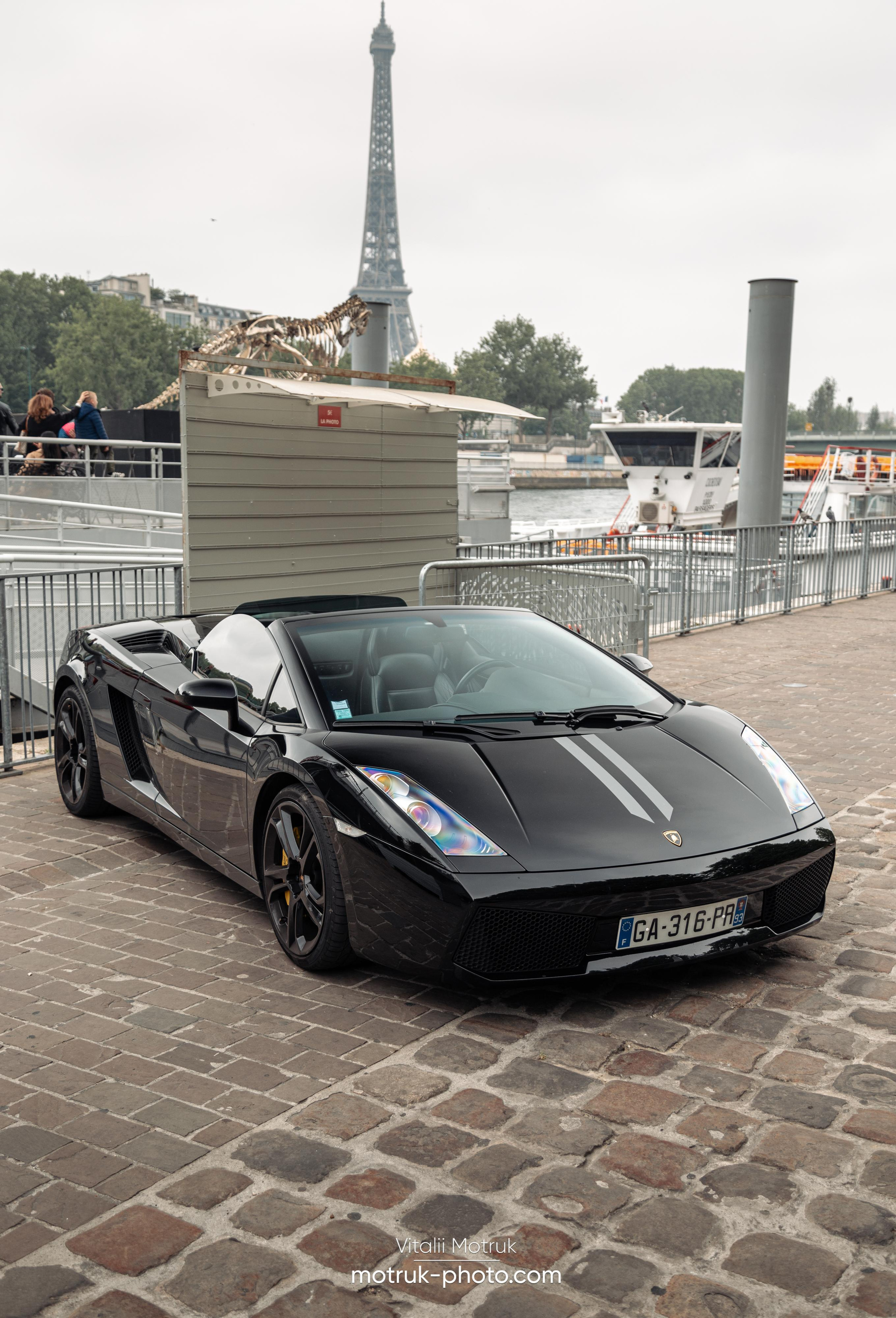Bateaux Mouches 8 mai. Photographer in Paris — Vitalii Motruk
