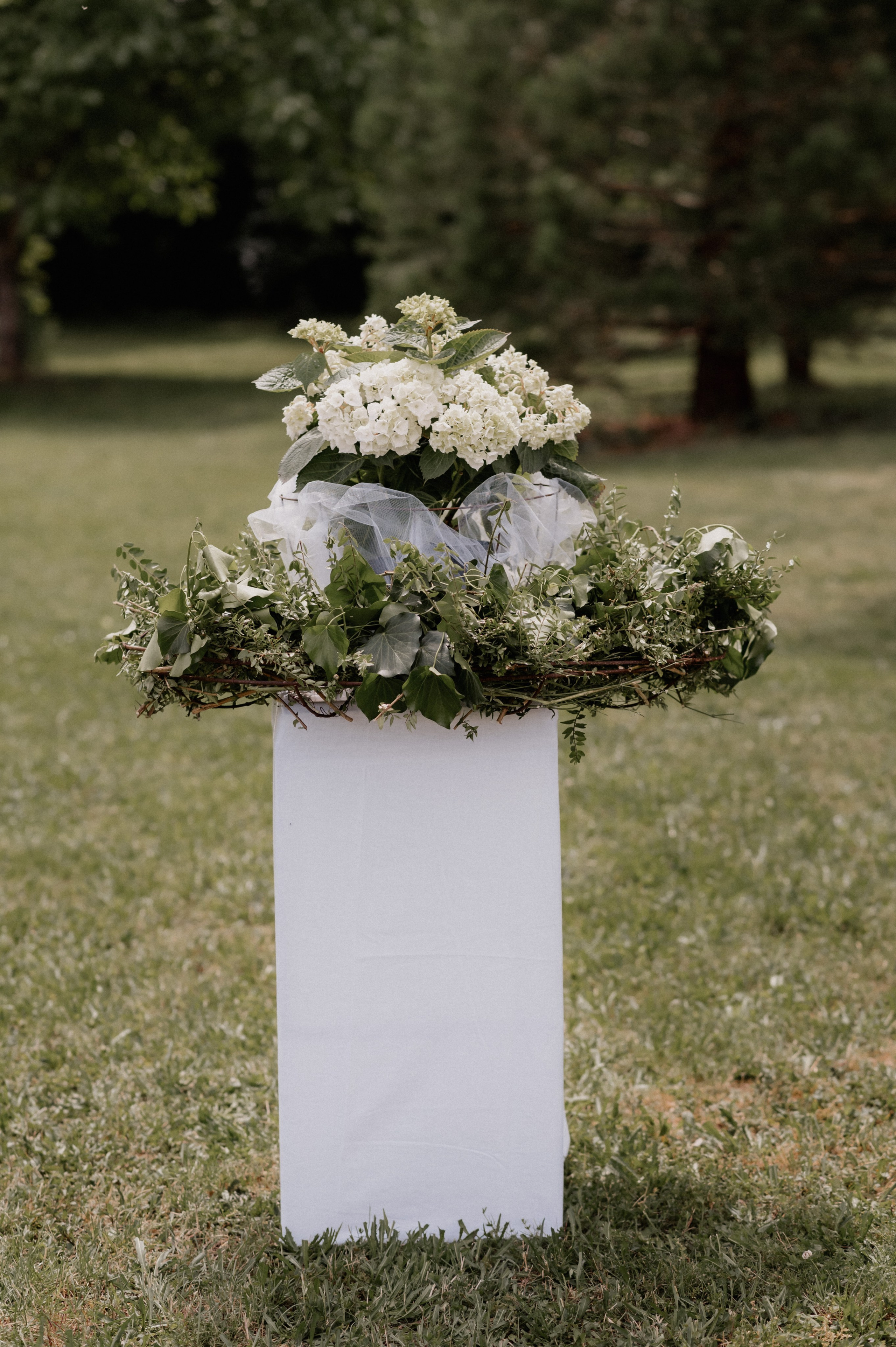 Sommer, Liebe & zwei wunderschöne Kleider: Gartenhochzeit in Gunzenhausen. Photographer in Ansbach for Couples, Weddings and After Wedding