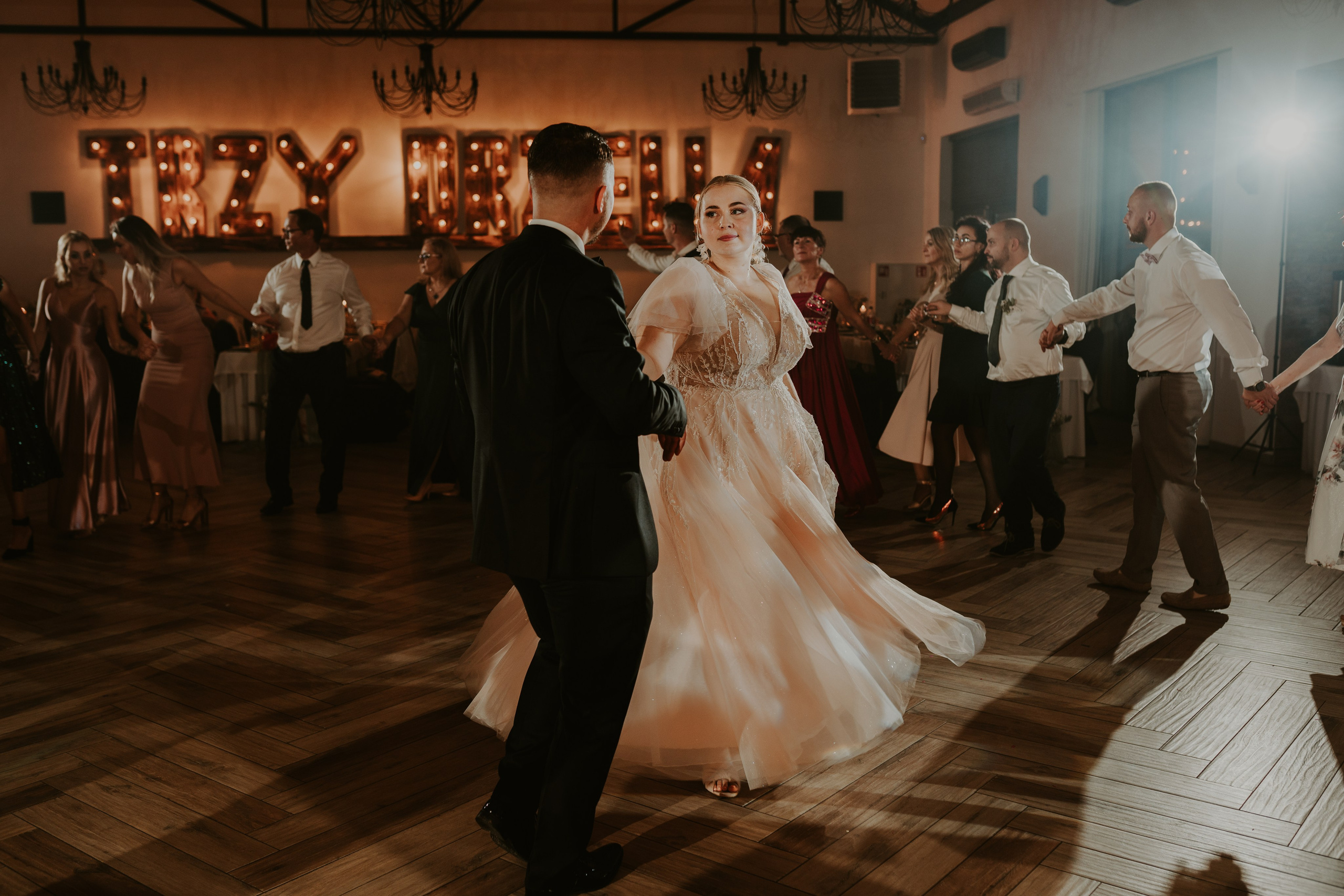 Trzy Drzewa: wspaniała uroczystość Wiktorii i Kamila. Karkowskafoto - fotografia miłości