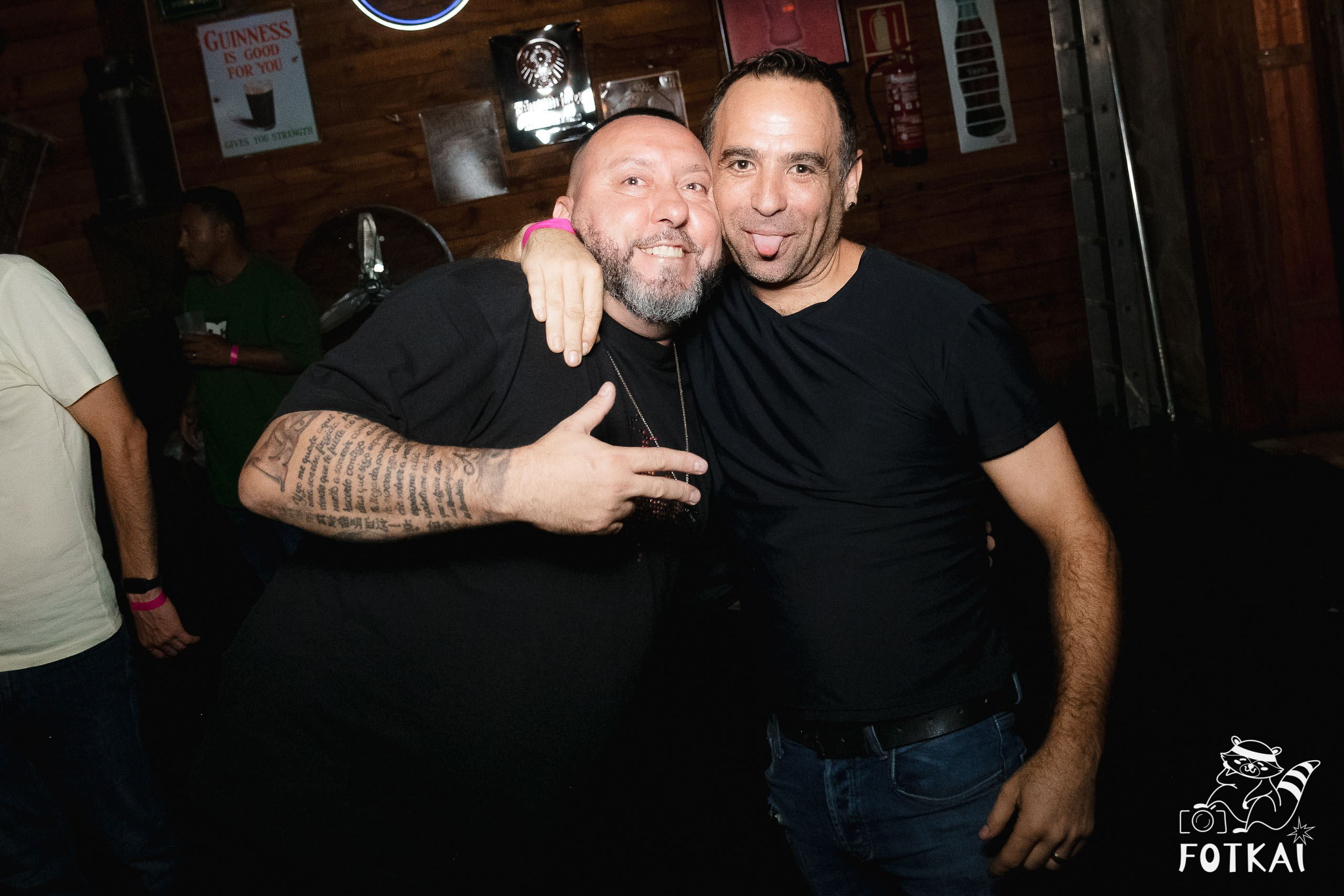 Fiesta Víspera de Festivo en El Paso Rock Bar – Hip Hop Old School | Reportaje fotográfico 08.10.2025 | FOTKAI