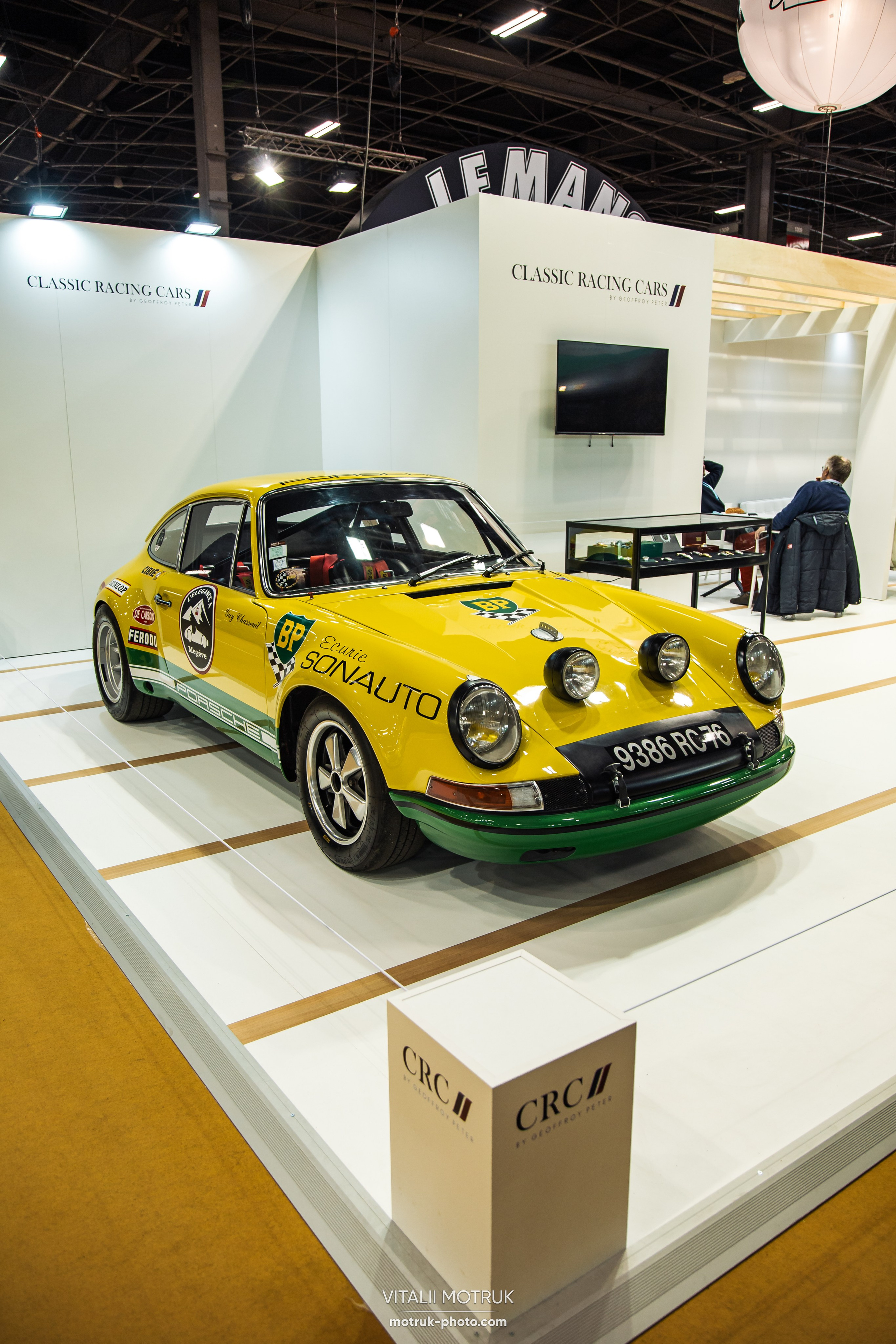 Retromobile 2023. Photographe de voitures à Paris — Vitalii Motruk