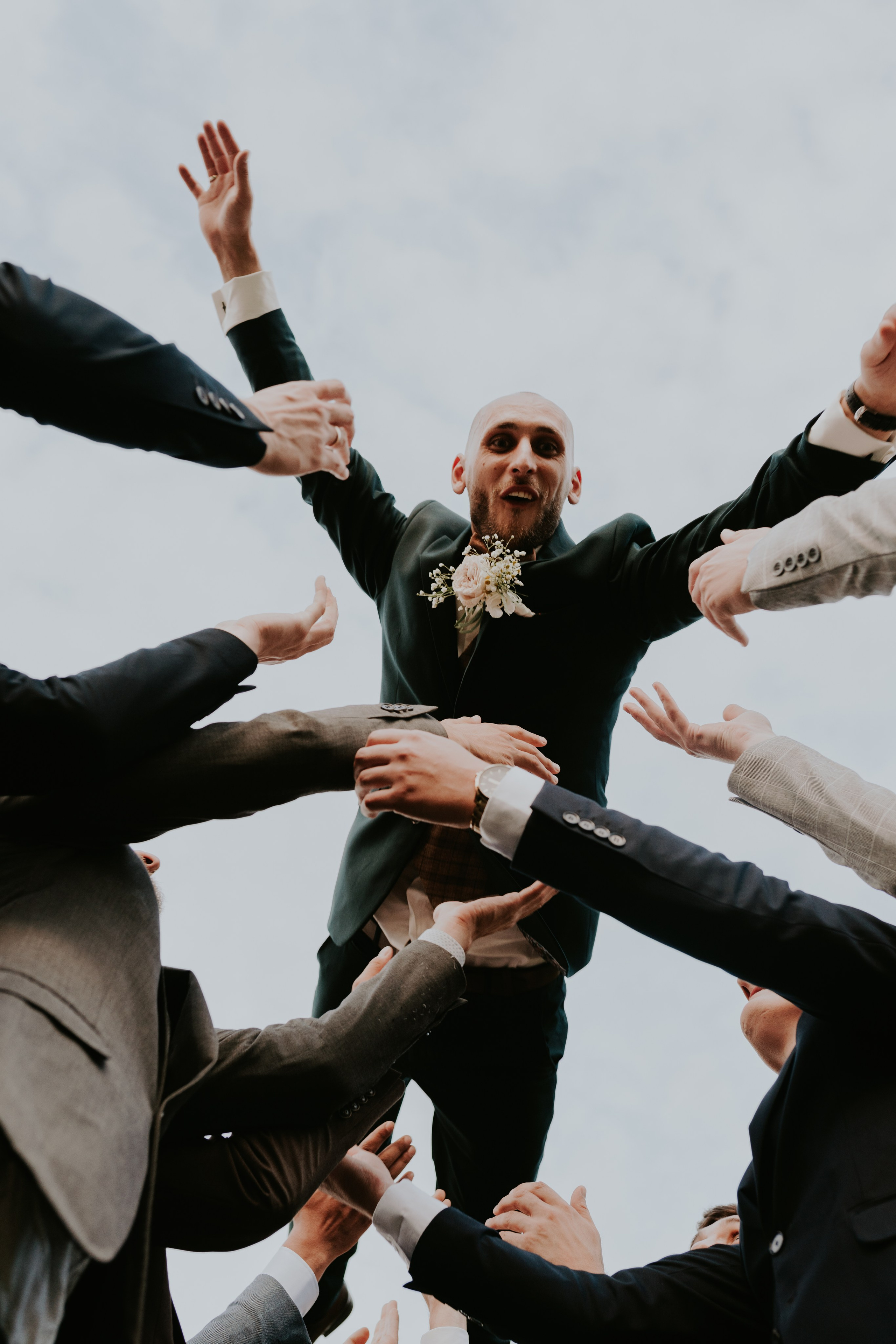 Dwór Wierzbno: plenerowy ślub pod wierzbą. Karkowskafoto - fotografia miłości