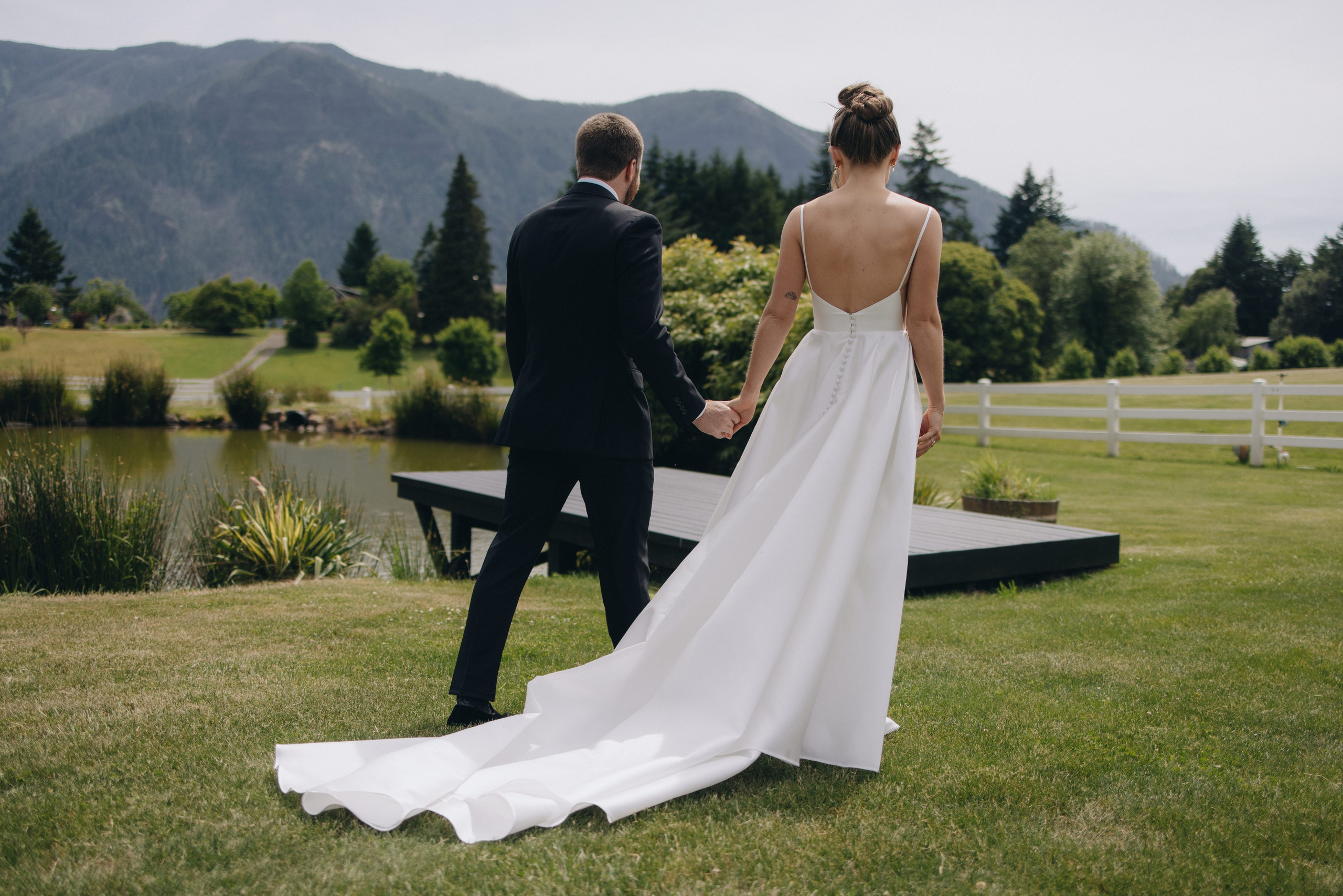 Wedding Shelby & Riley | Columbia River Gorge, WA | Georgy Shishkin Photography Photography. Portland Wedding Photographer | Authentic PNW Love Stories