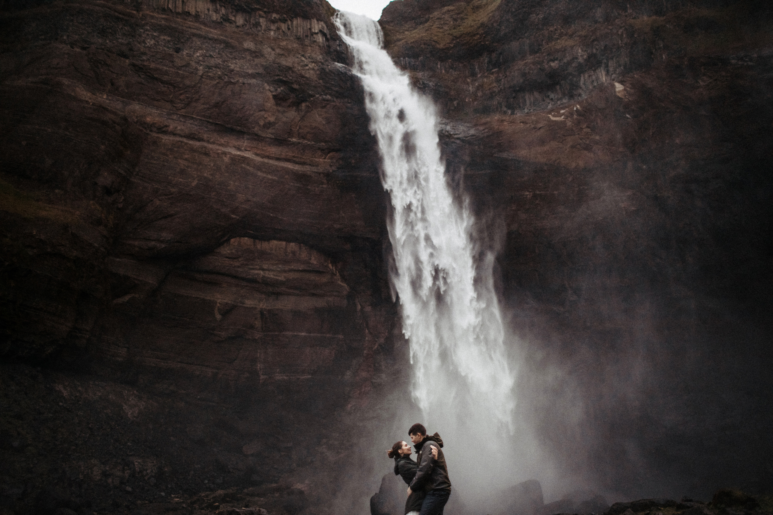 Midnight sun elopement at Haifoss in Iceland. Iceland elopement photographer & videographer