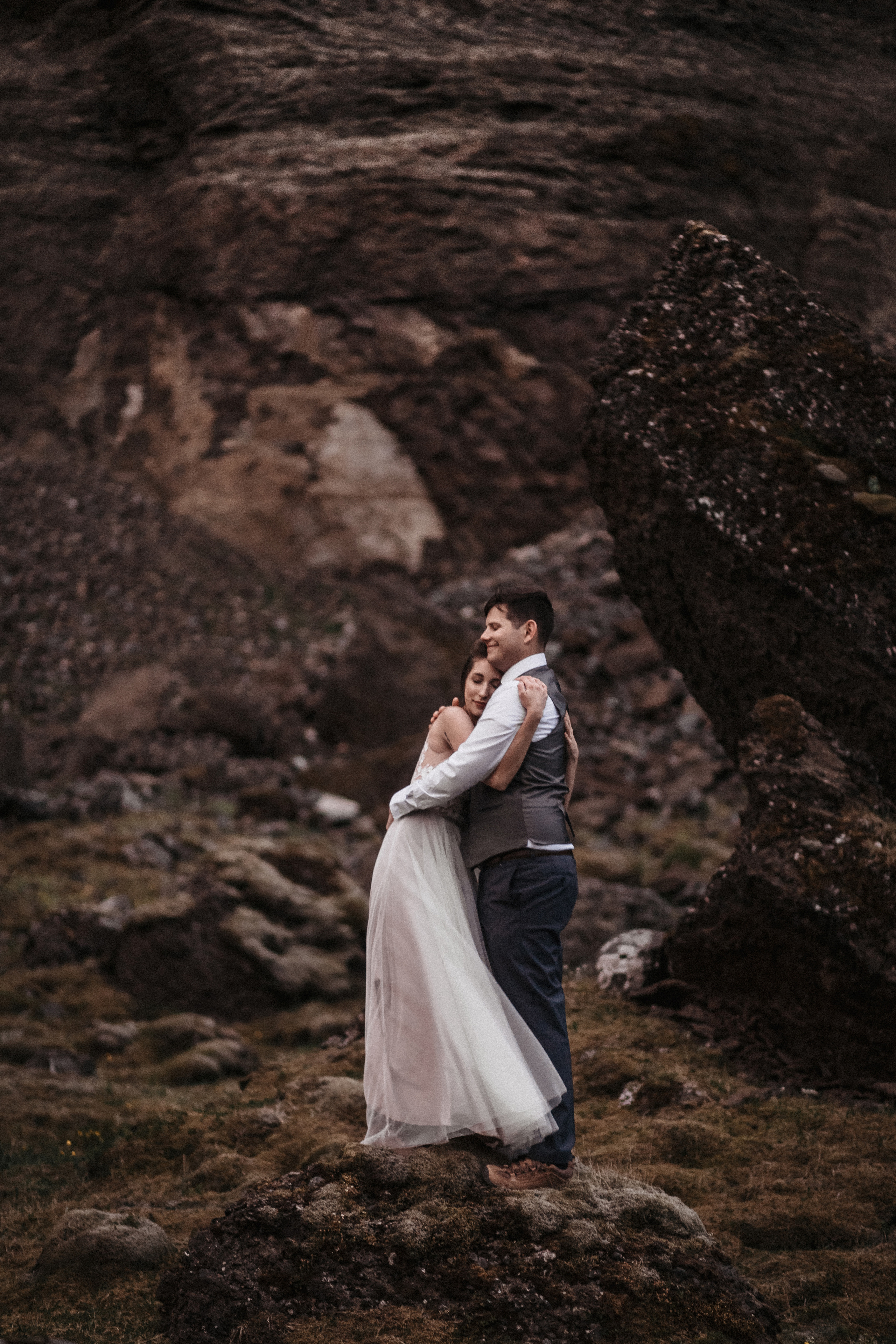 Midnight sun elopement at Haifoss in Iceland. Iceland elopement photographer & videographer