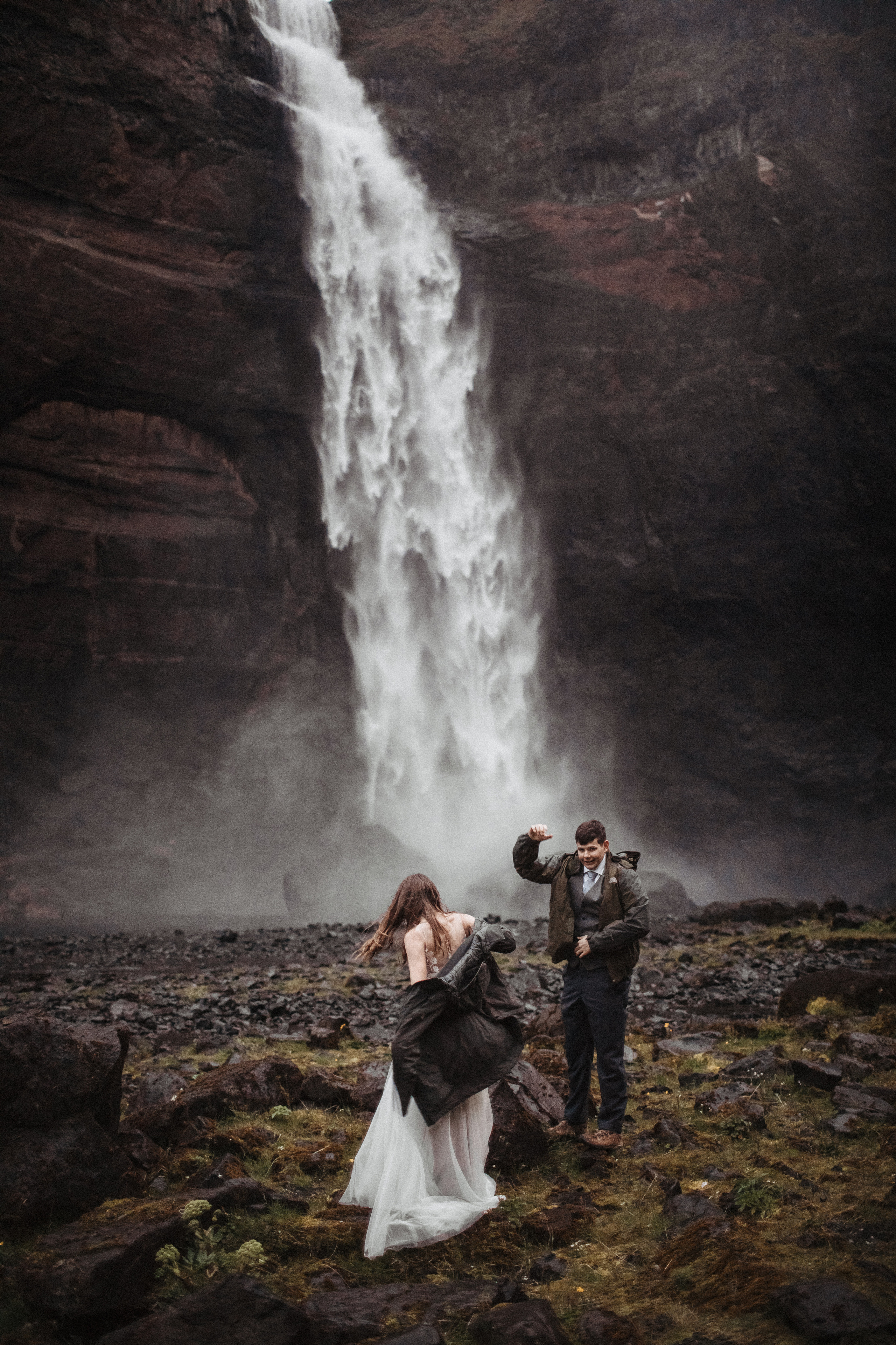 Midnight sun elopement at Haifoss in Iceland. Iceland elopement photographer & videographer