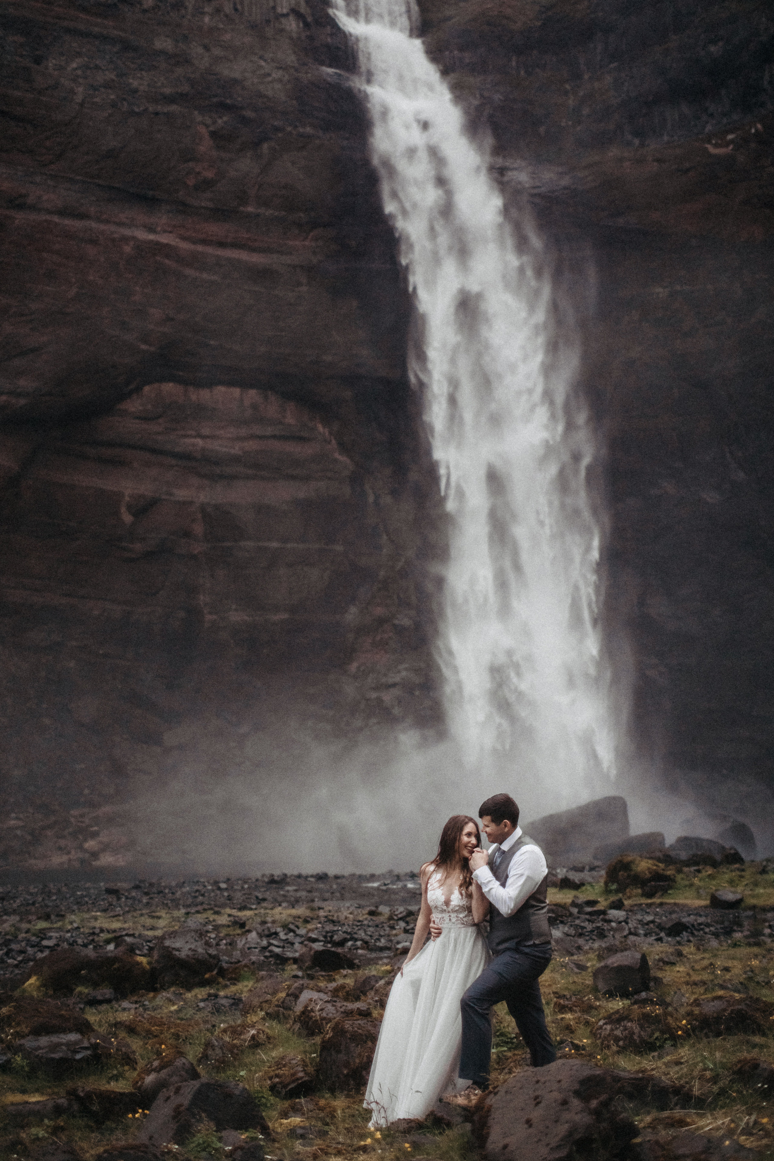 Midnight sun elopement at Haifoss in Iceland. Iceland elopement photographer & videographer