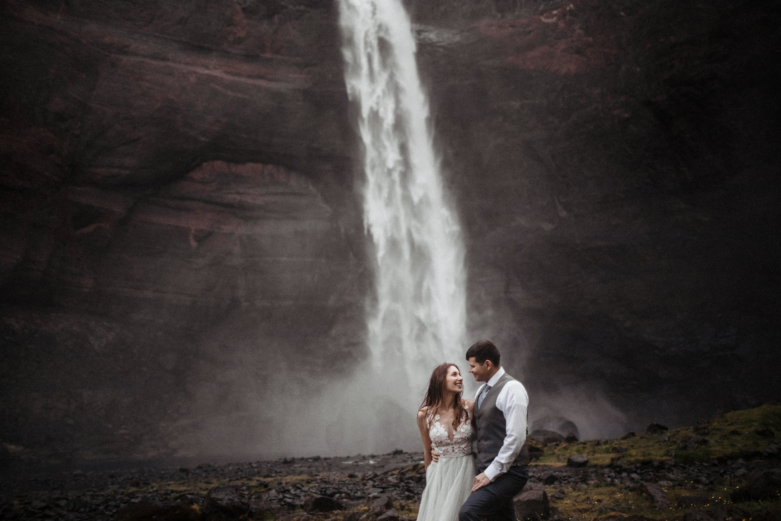 Midnight sun elopement at Haifoss in Iceland. Iceland elopement photographer & videographer