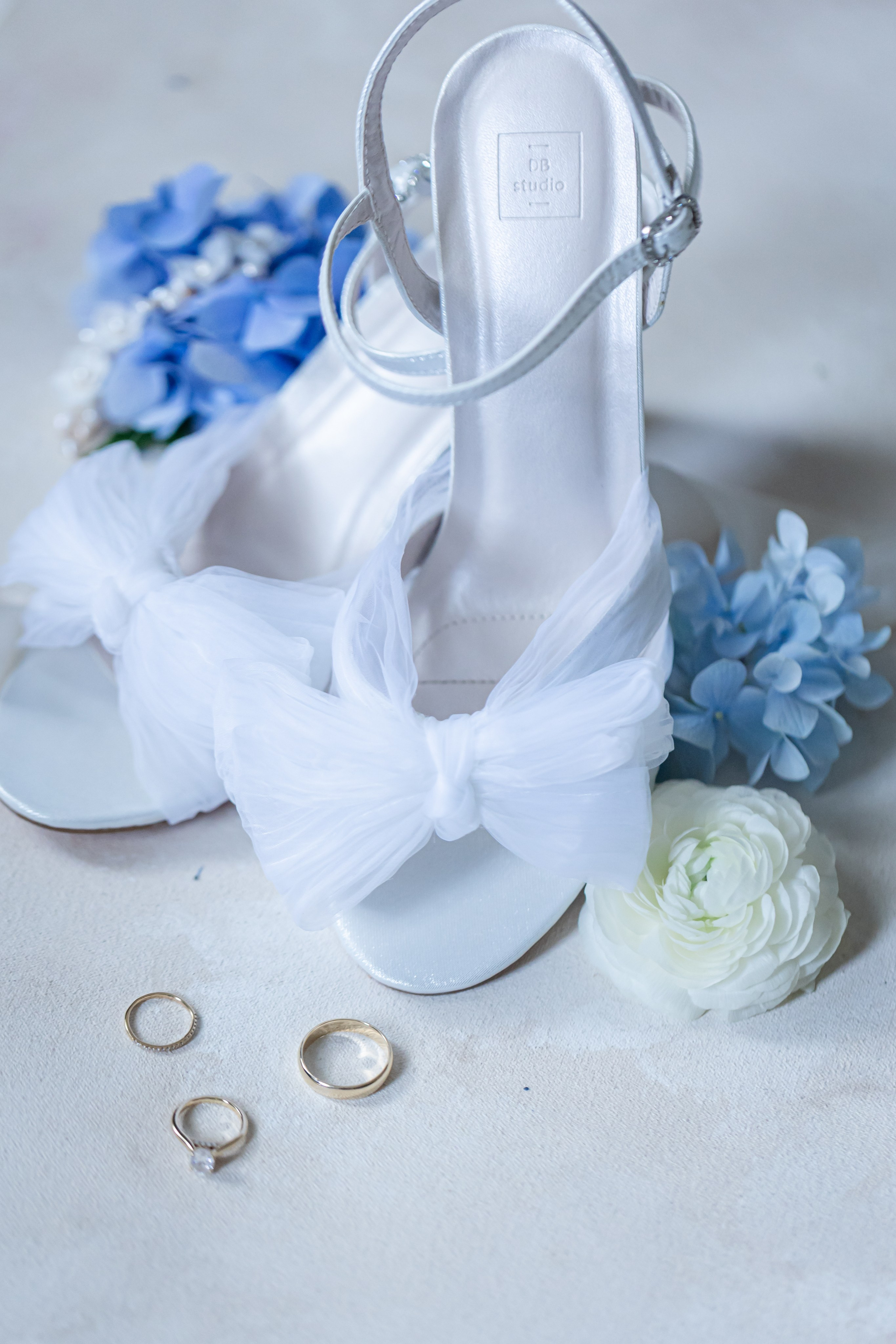 Blue wedding of Stacey and Madison at Liberty Hall Bed & Breakfast located in Traveler’s Rest SC. Wedding and portrait photography in Greenville SC