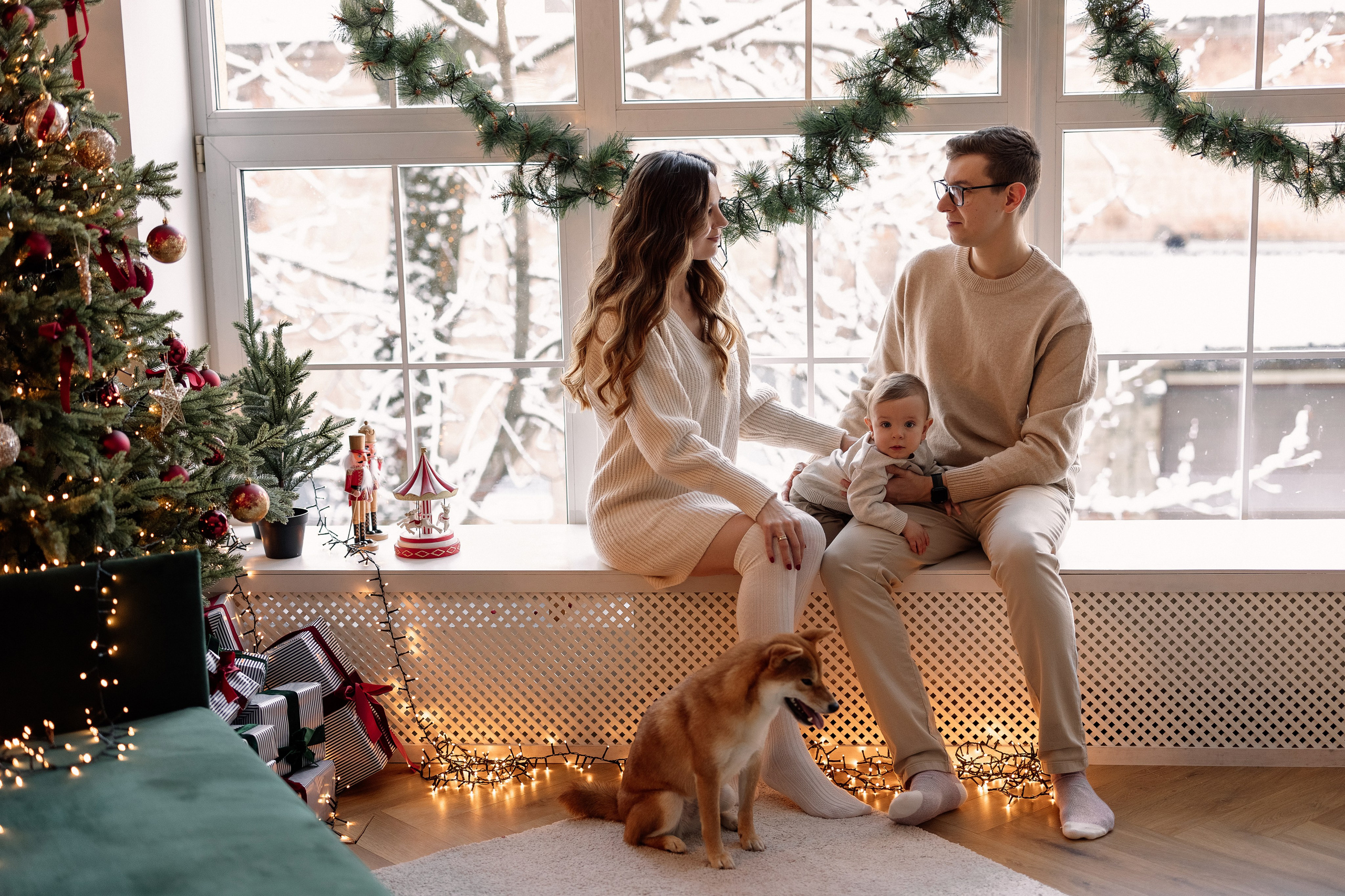 Fotostudijas Ziemassvētku Dekors – Maģiska svētku fotosesijas atmosfēra Rīgā. Fotostudija VEF Rīga