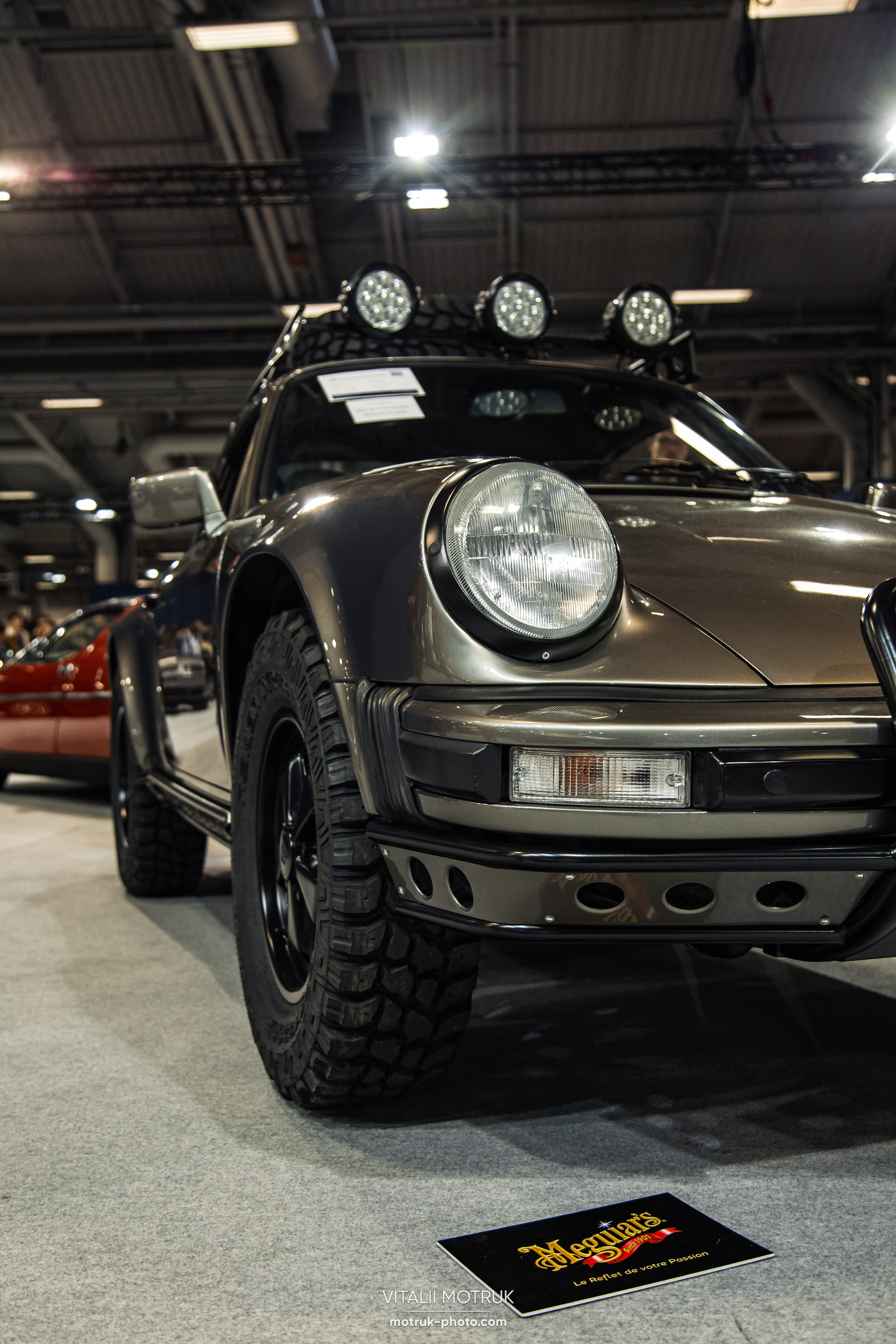 Retromobile 2023. Photographe de voitures à Paris — Vitalii Motruk