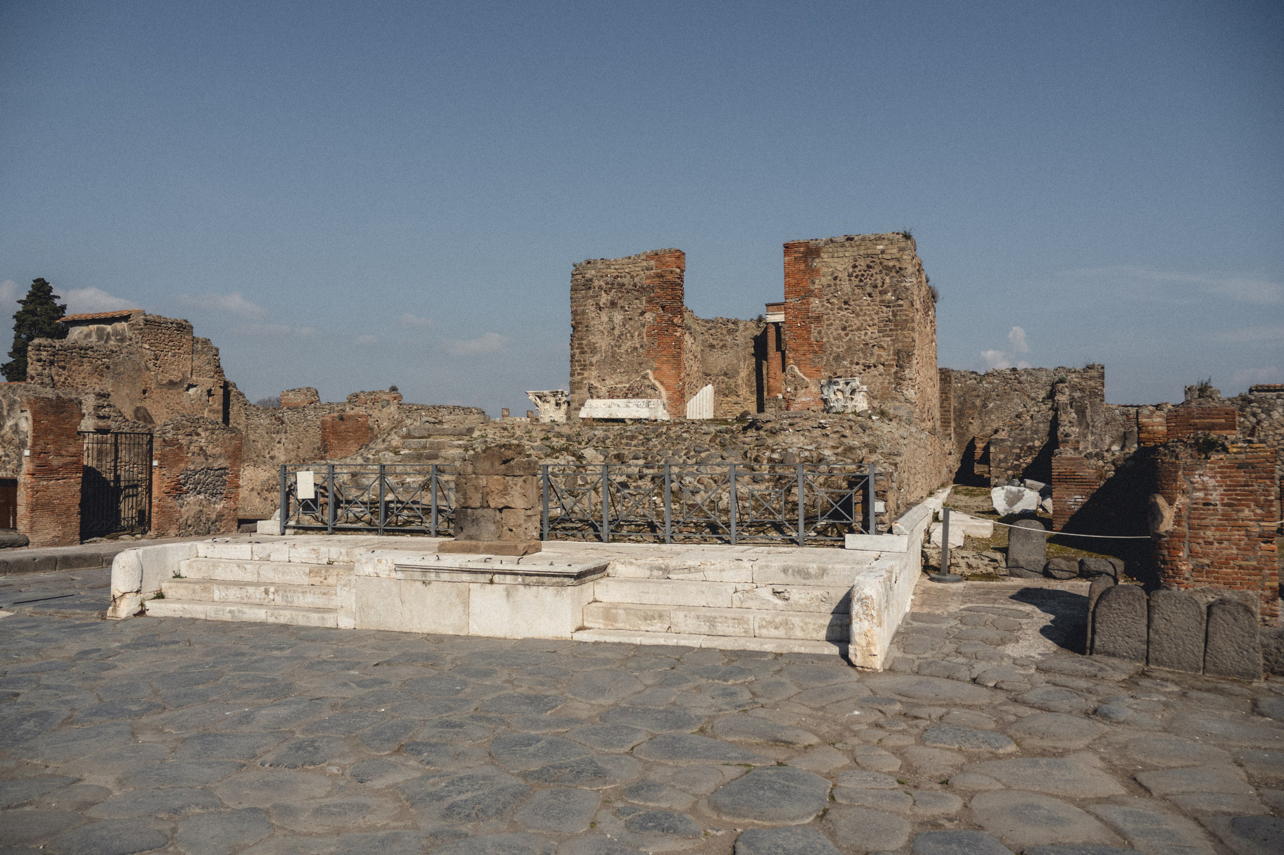Pompeii. Photographe sur Cote d’Azur. Portraits de familles, couples, enfants, événements