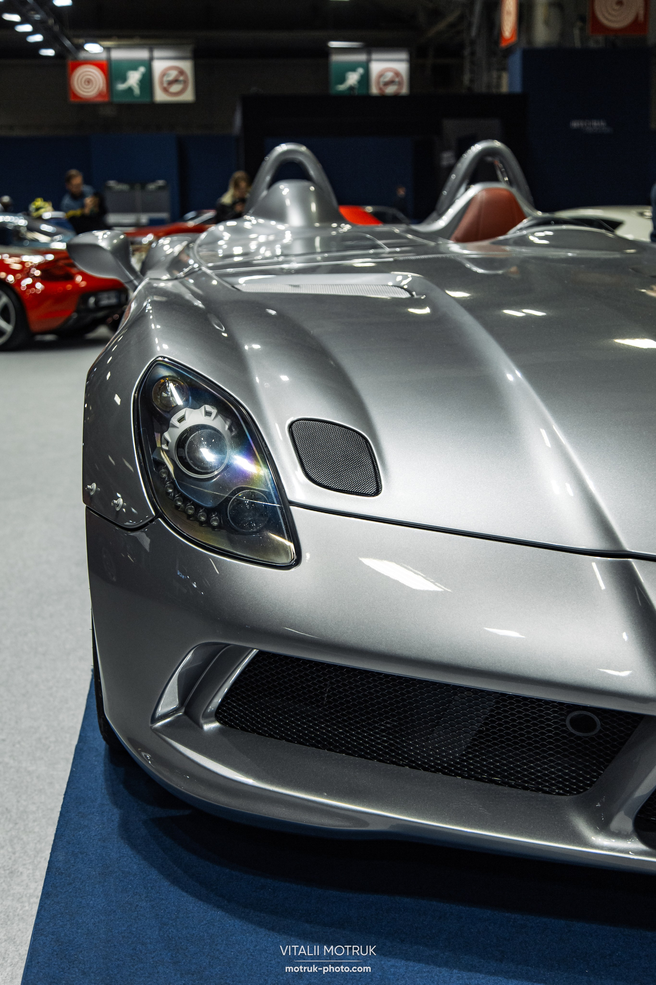 Retromobile 2023. Photographe de voitures à Paris — Vitalii Motruk