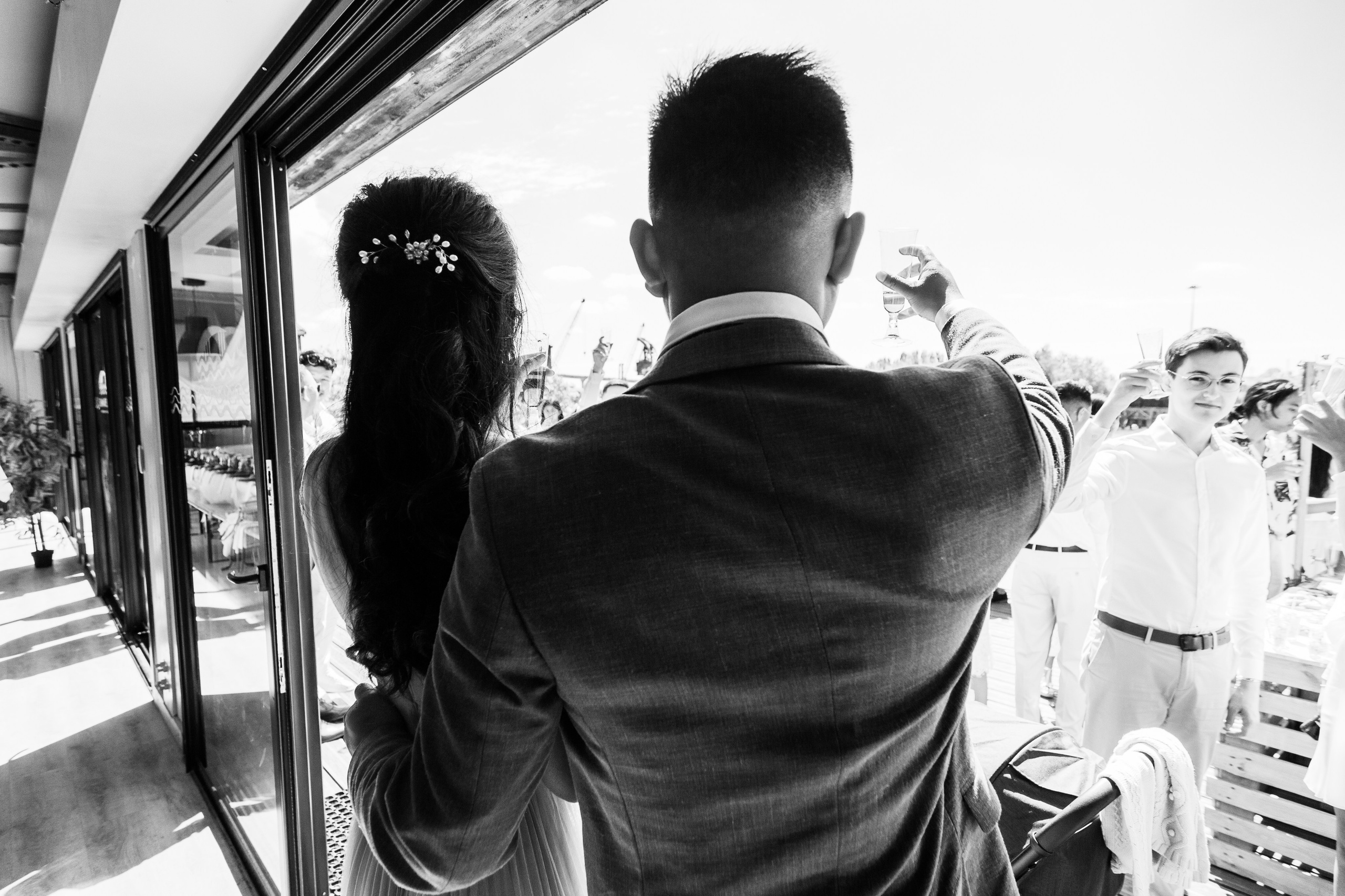 Mariage de Ny & Hasina vue la Loire. Photographe professionnelle à Poitiers, Tours et Châtellerault | Studio photo entre Poitiers et Tours – portraits, familles, entreprises, ma