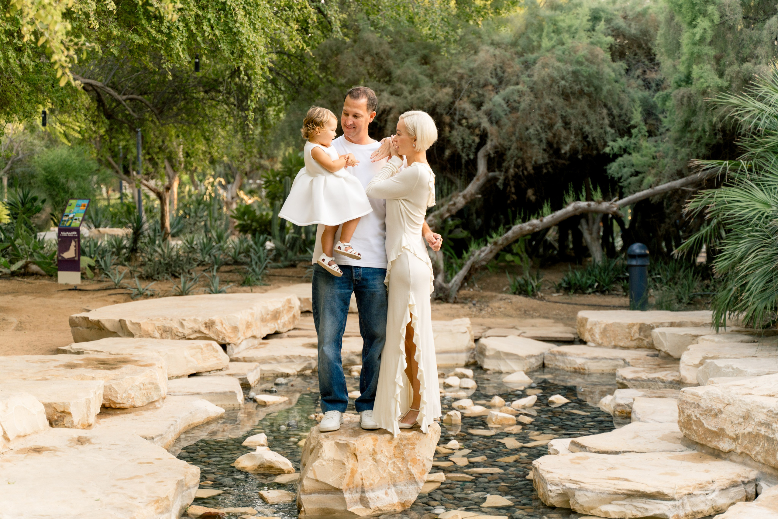 Professional family photographer in Abu Dhabi park