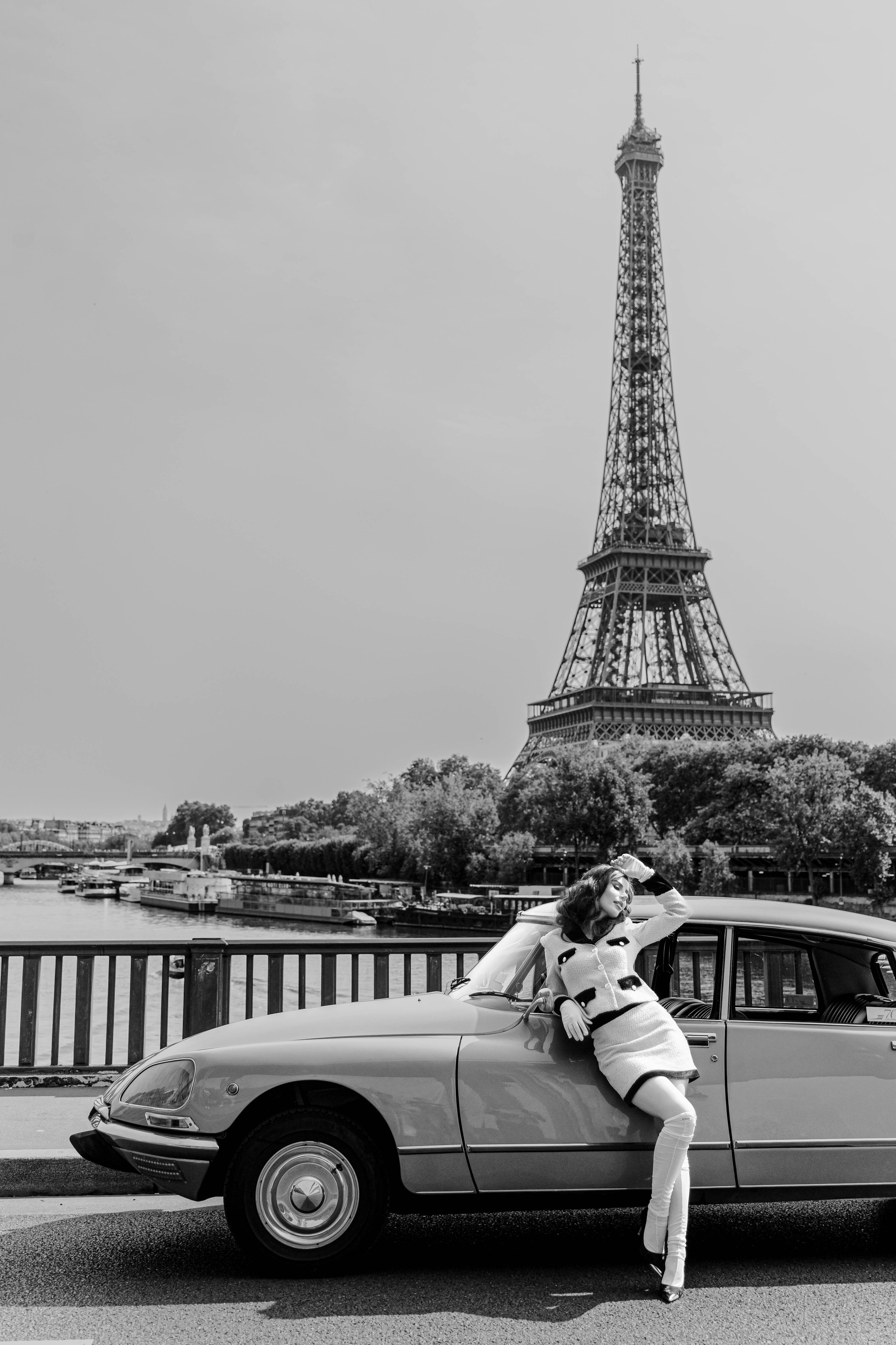 Christmas Photoshoot in Paris: Your Personalized Winter Photo & Film Experience. Photographe à Paris