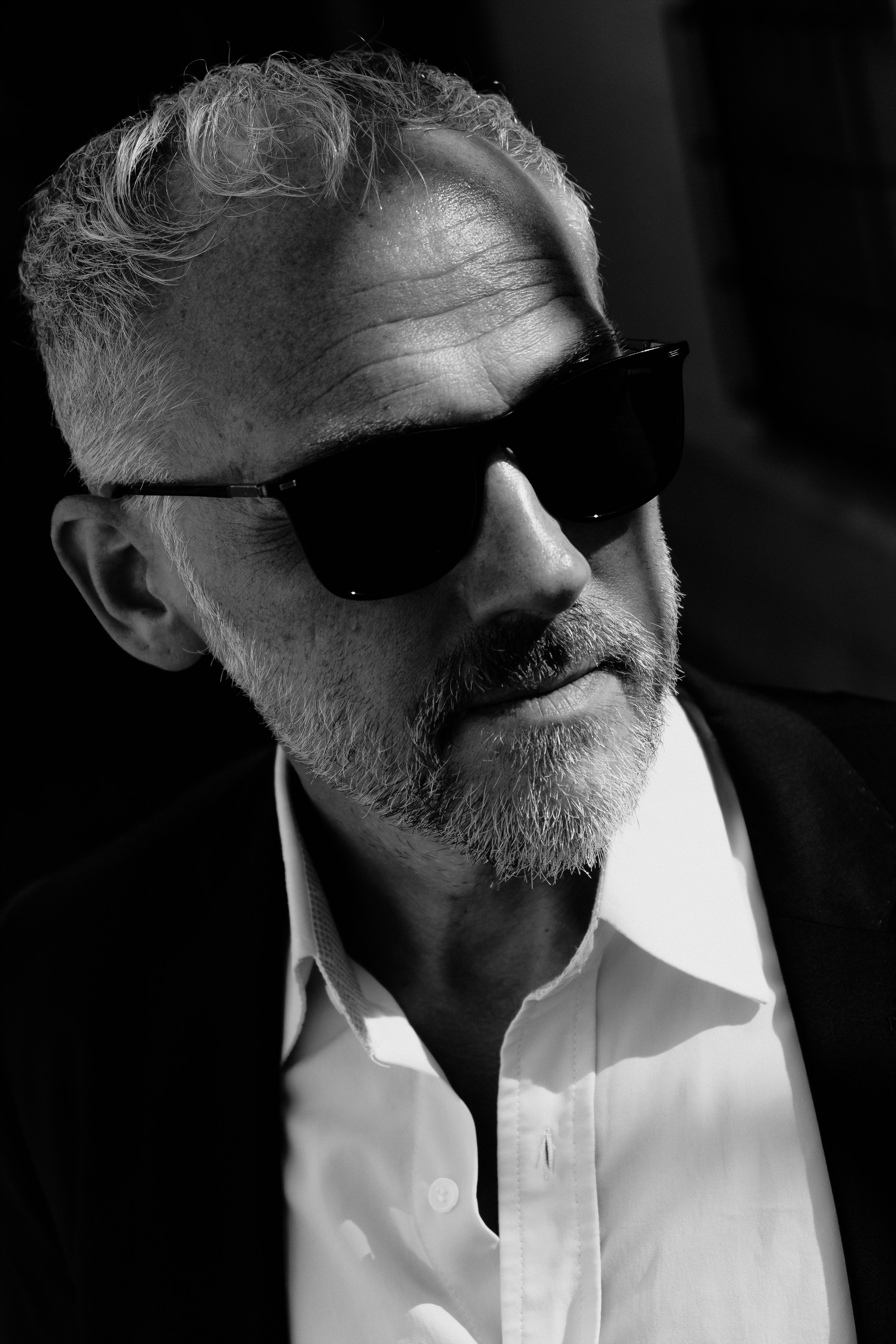 Портретная фотосессия музыканта Robert Skarsbakk в старом городе Аликанте для обложки альбома — Фотограф Андрей Луковников