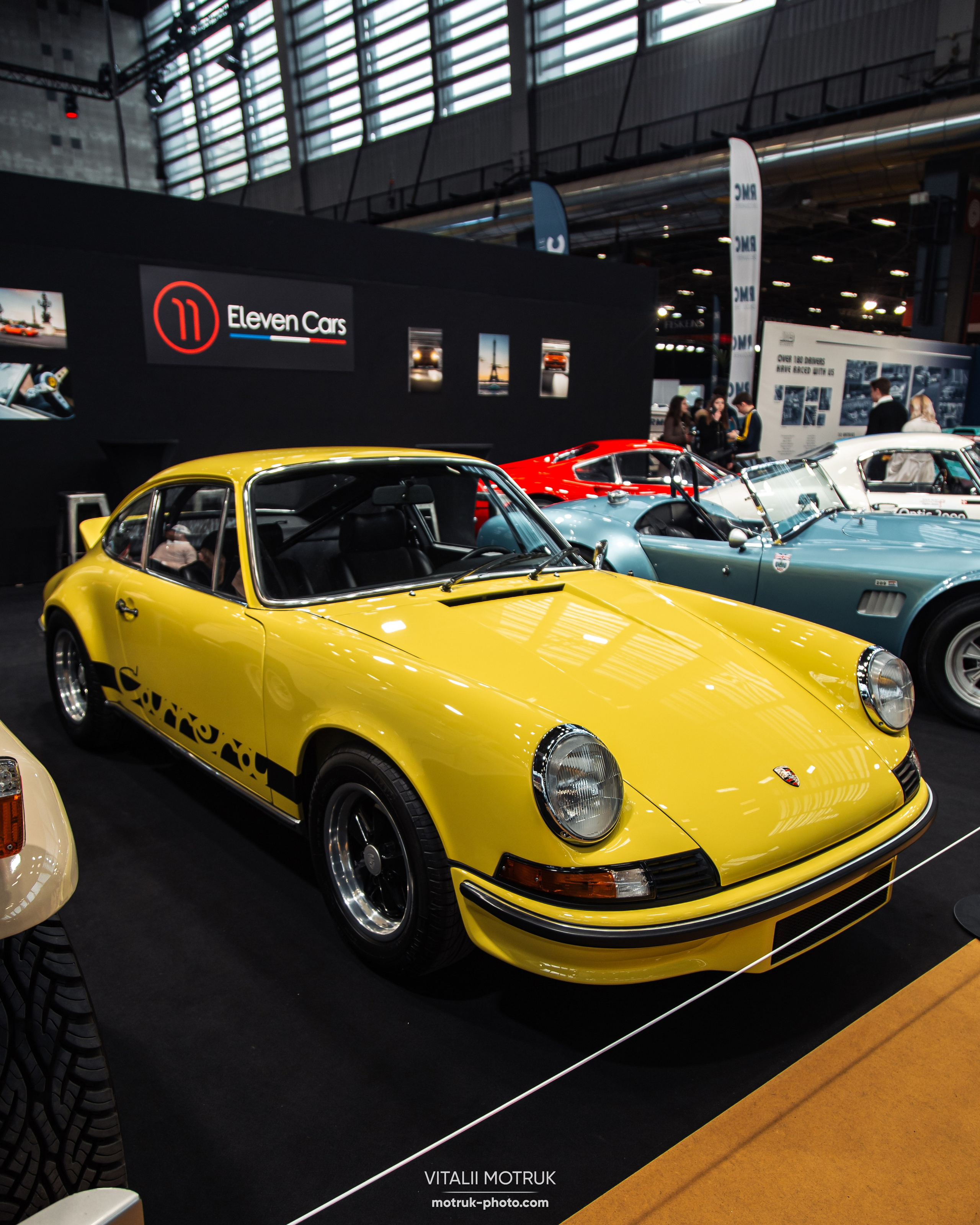 Retromobile 2023. Photographe de voitures à Paris — Vitalii Motruk