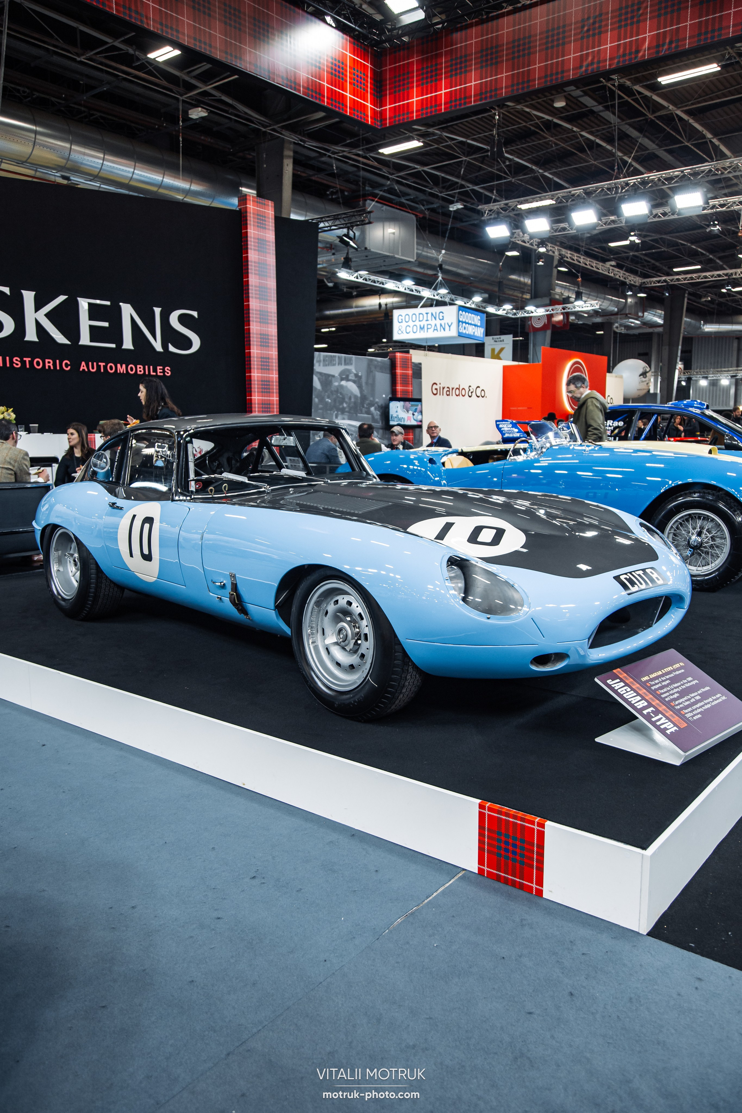 Retromobile 2023. Photographe de voitures à Paris — Vitalii Motruk