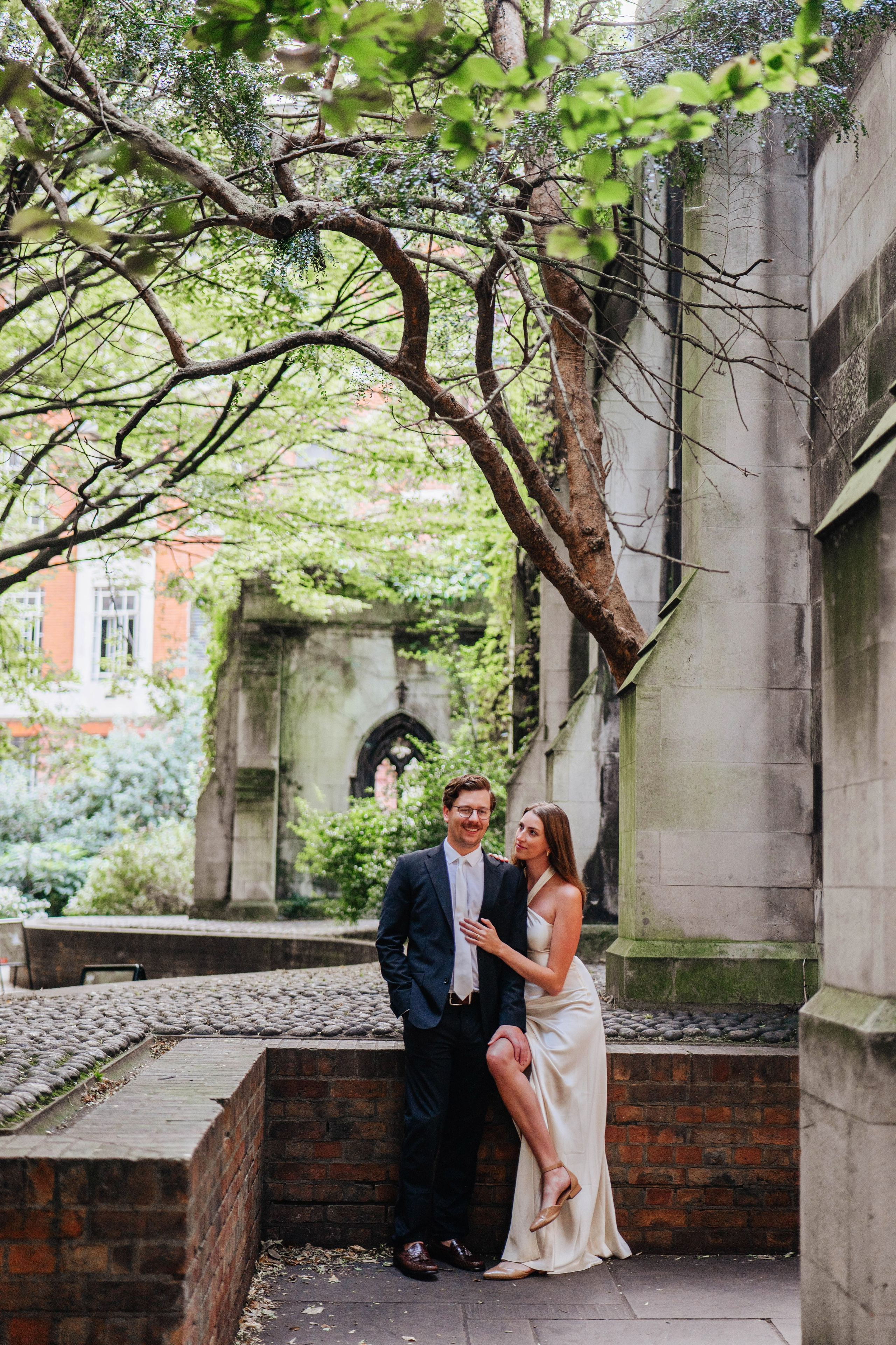 Love near Tower. Wedding and family photographer in London