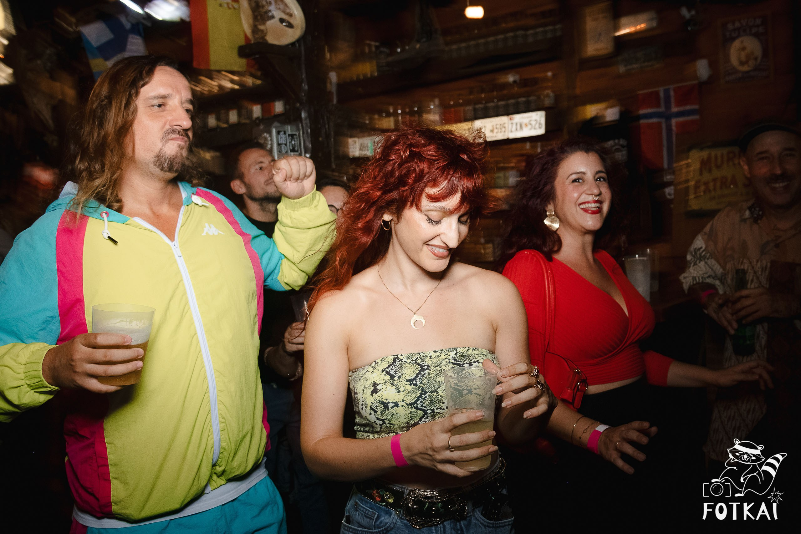 Fiesta Víspera de Festivo en El Paso Rock Bar – Hip Hop Old School | Reportaje fotográfico 08.10.2025 | FOTKAI