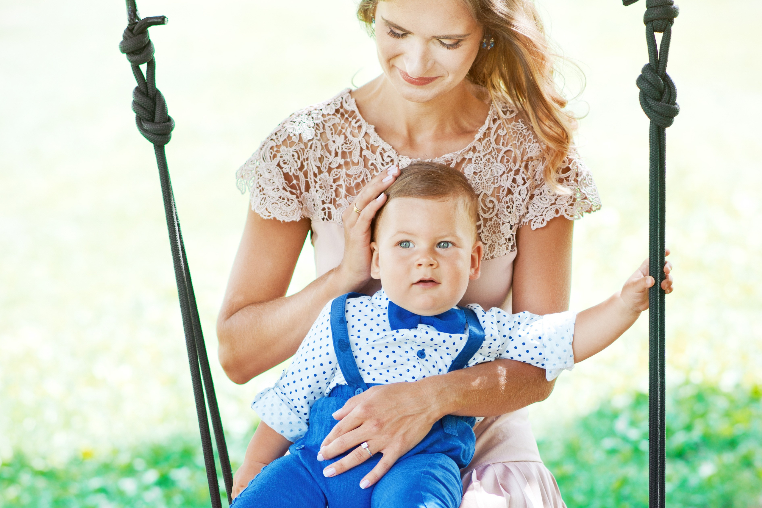 Krikštynos, krikštas, krikštynų fotosesija, ceremonija, bažnyčia krikštynų pasiruošimo fotografavimas. Krikštynų fotografas Vilnius Trakai kaina krikštynų fotografavimas fotografė personal.lt photogrpahy kainos šeima, vaikai profesionali natūrali meninė reportažinė klasikinė fotosesija, krikštynų fotosesija gamtoje
