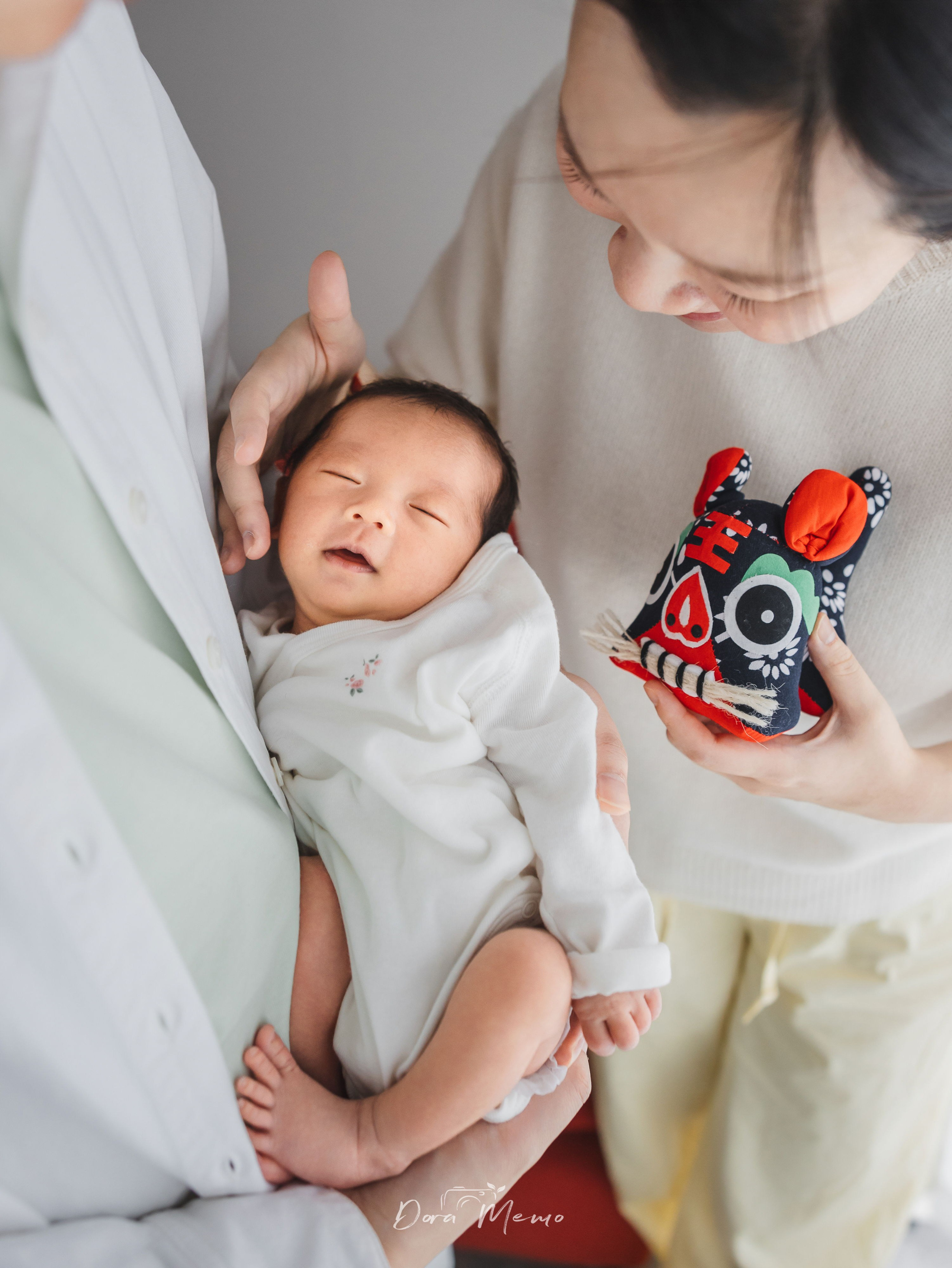 A Newborn at Home — Shanghai Family Photographer Documentary Session